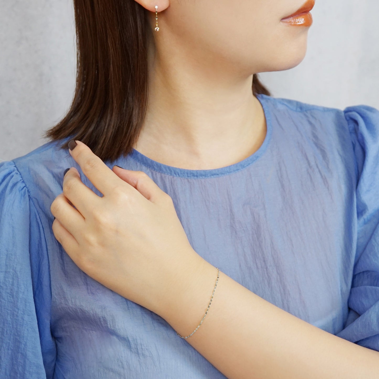 10K Glittering Petal Chain Bracelet (White Gold) - Model Image