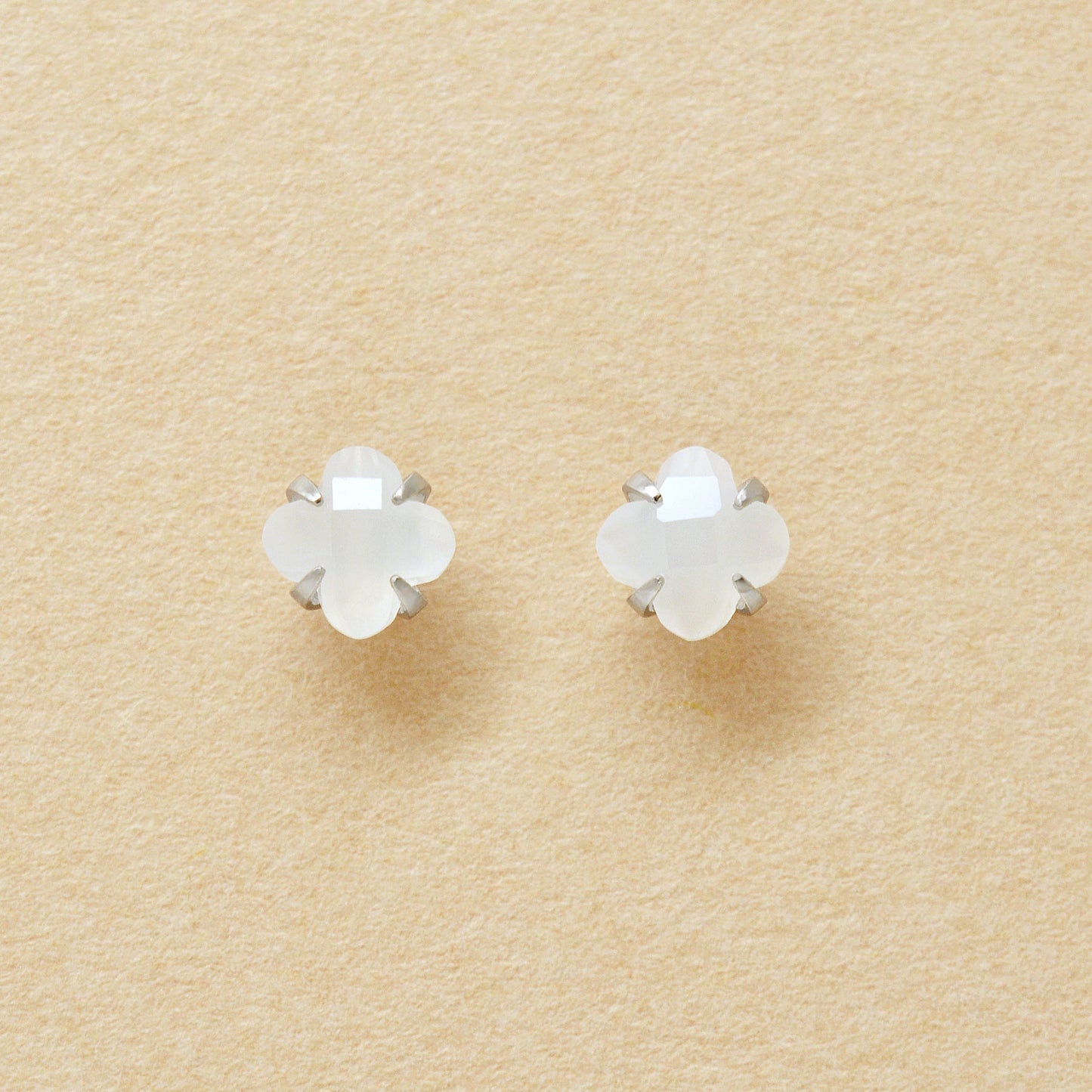 [Second Earrings] Platinum Lily Cut Moonstone Earrings - Product Image