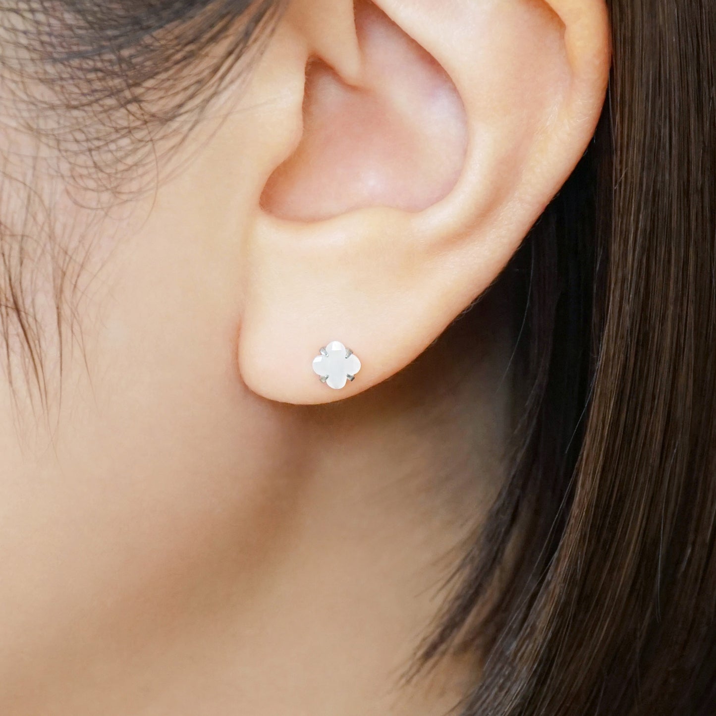 [Second Earrings] Platinum Lily Cut Moonstone Earrings - Model Image