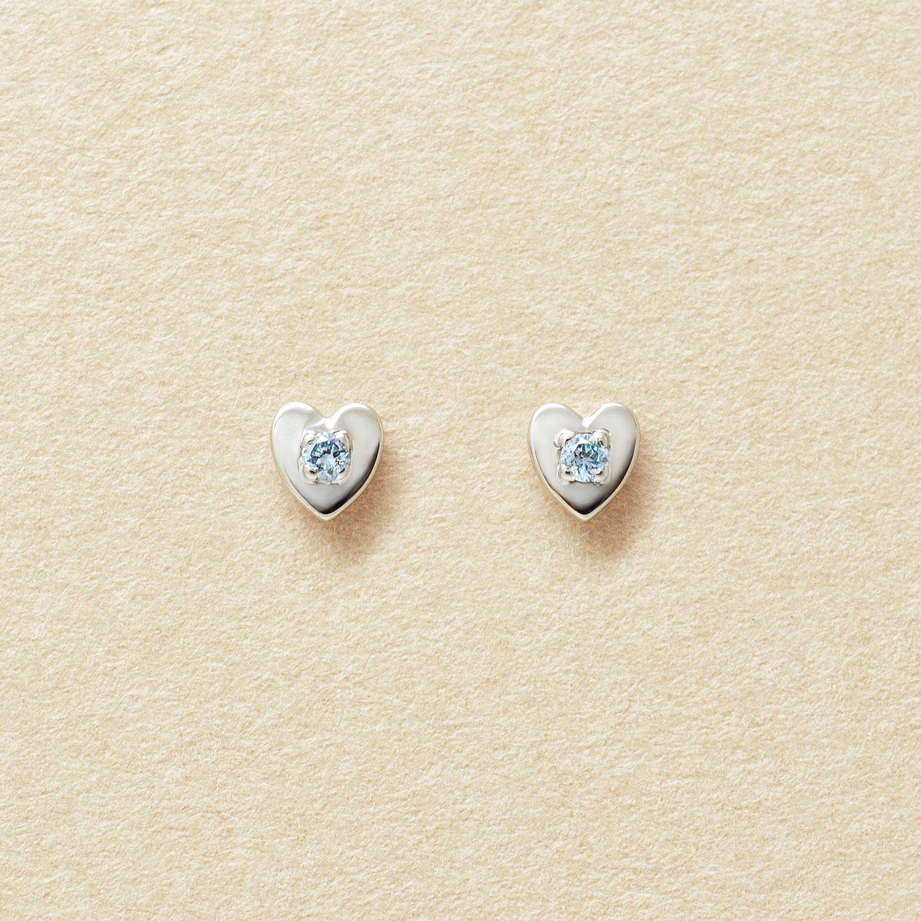 [Second Earrings] Platinum Ice Blue Diamond Heart Earrings - Product Image