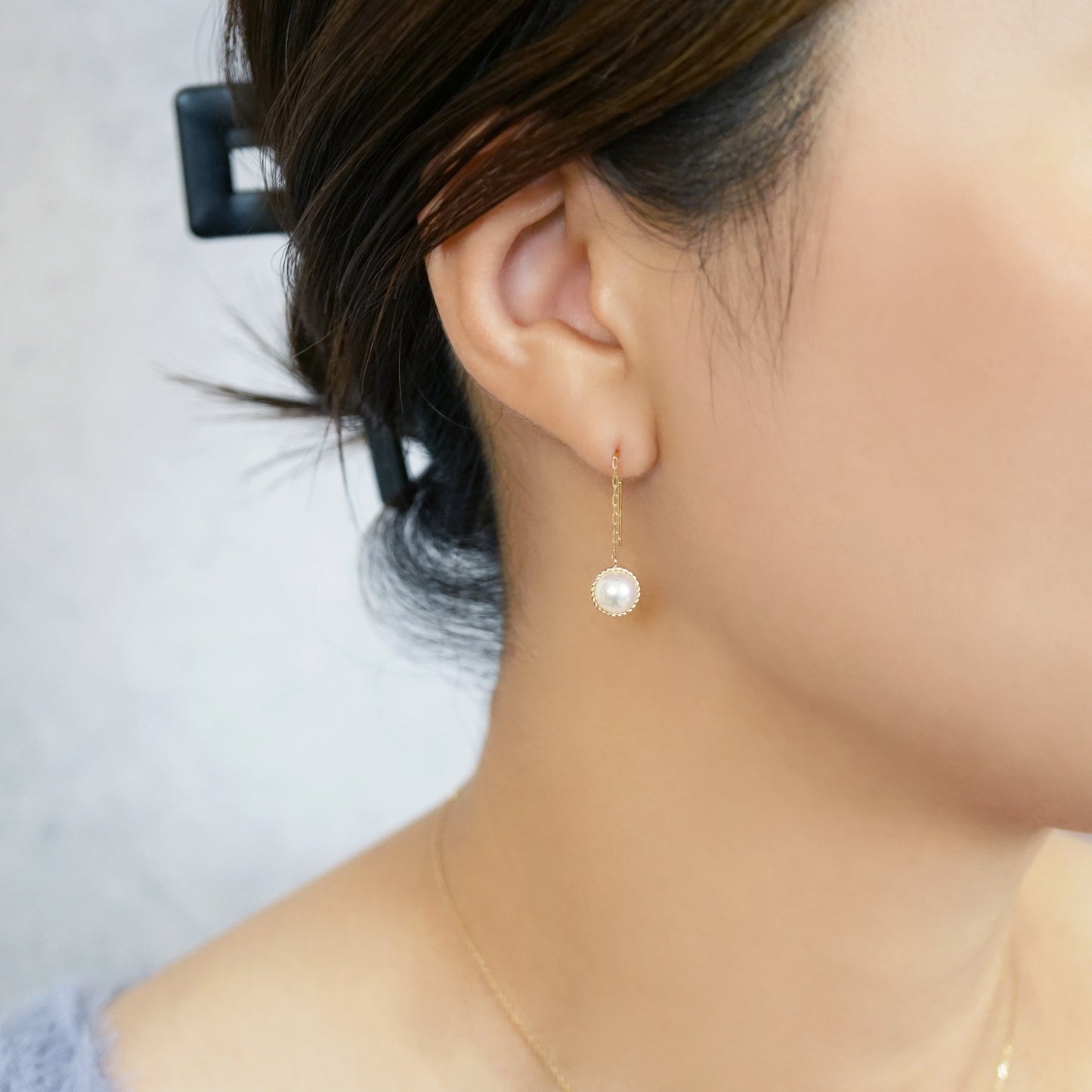 18K/10K Akoya Pearl Reversible Threader Earrings [Gem Bloom Button] (Yellow Gold) - Model Image