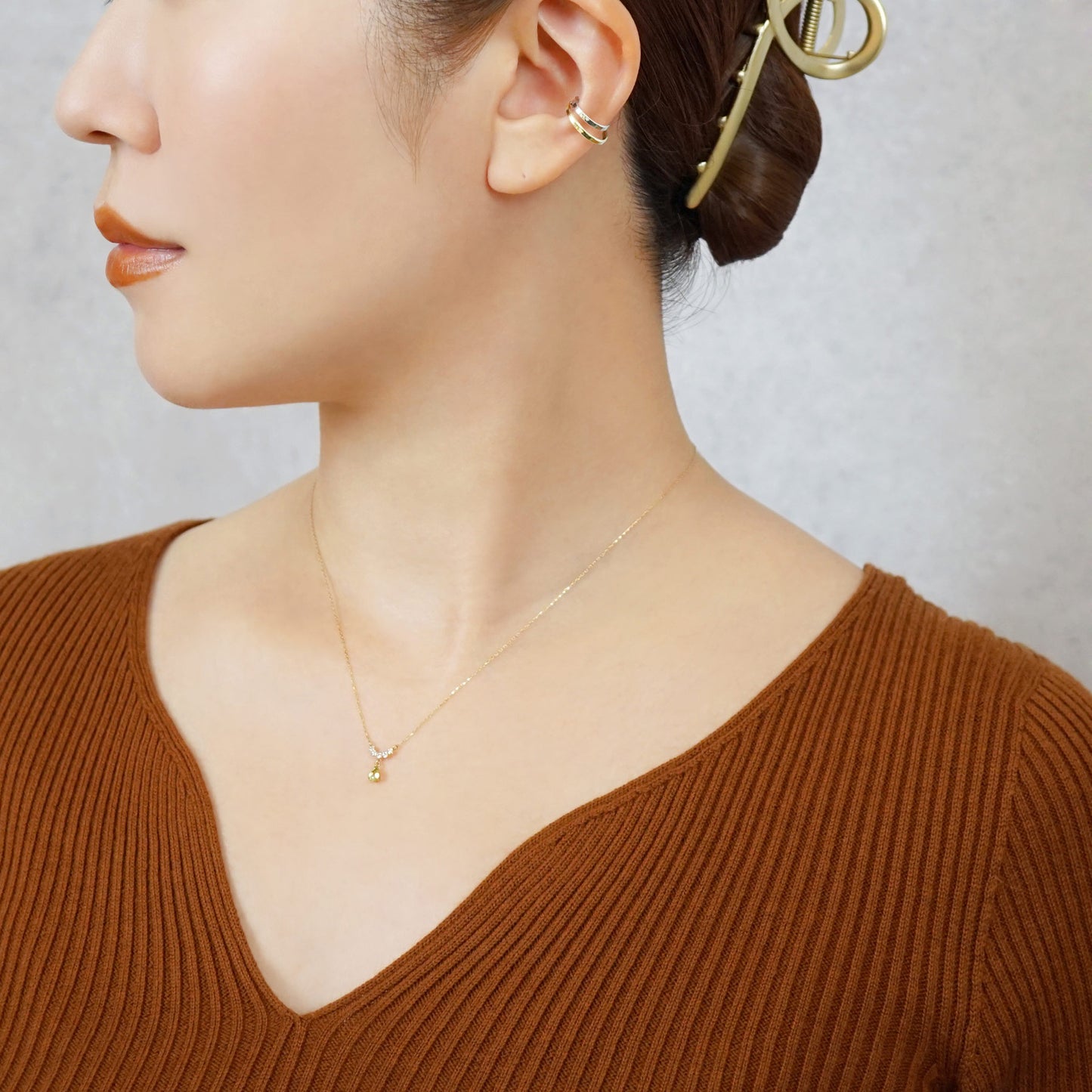 10K Bicolor Ear Cuff (Yellow Gold / White Gold) - Model Image