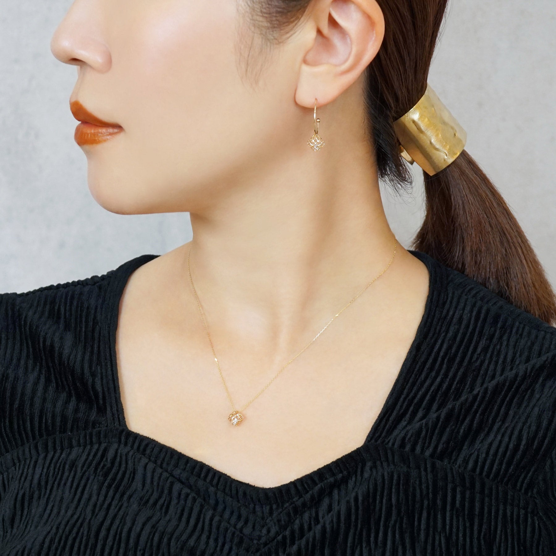 [Pannier] 18K/10K Lily Crescent Earrings (Yellow Gold) - Model Image