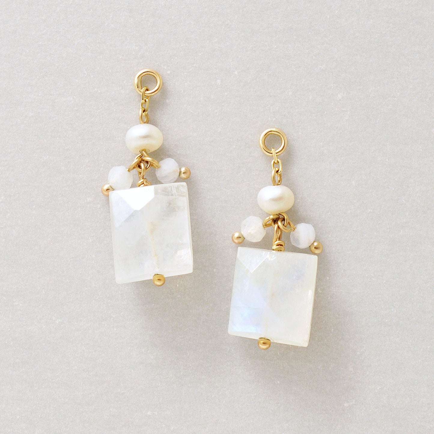 [Palette] 10K Blue Moonstone Rectangle Charms (Yellow Gold) - Product Image