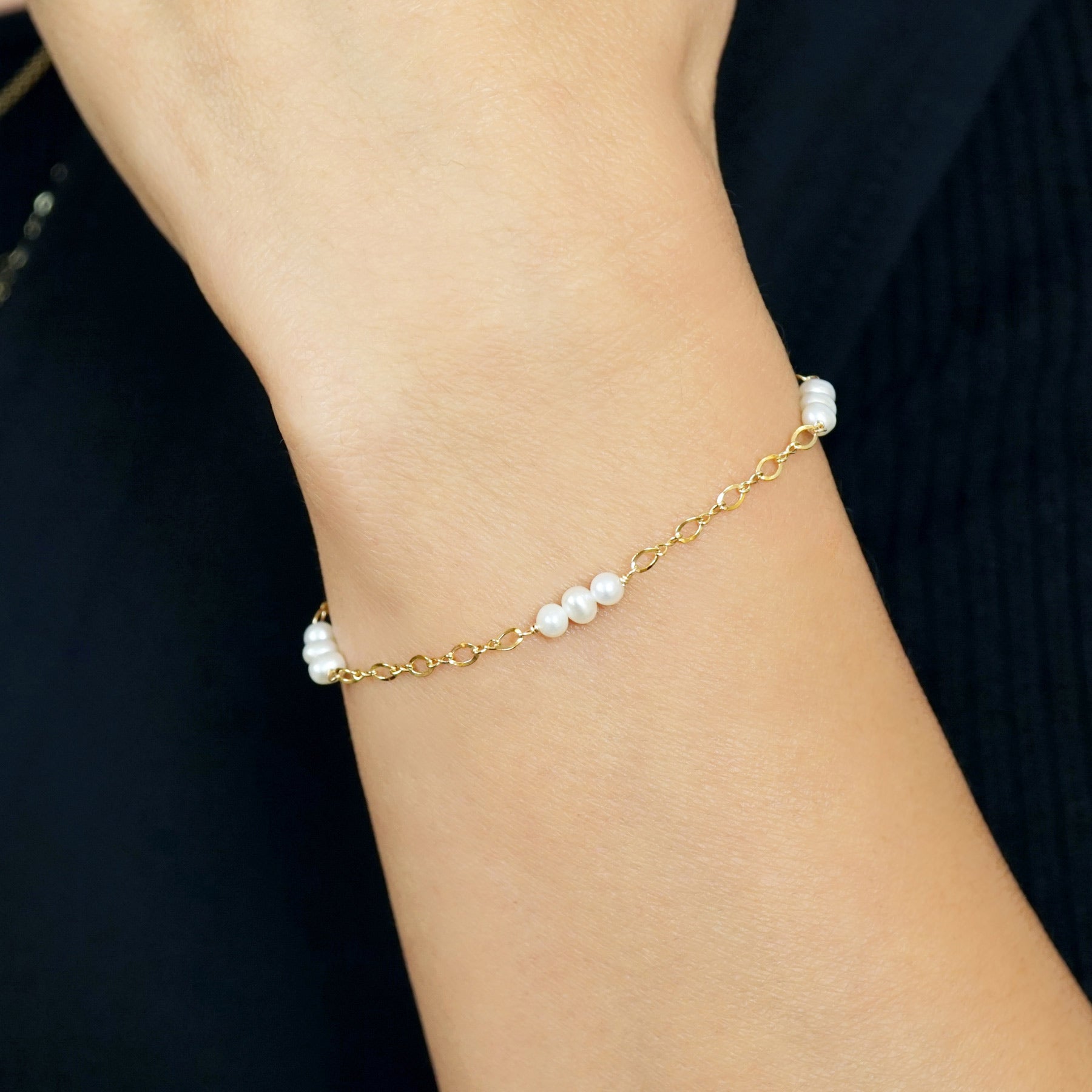 [WEB and Some Store Only] Gold Filled Freshwater Pearl Bracelet - Model Image