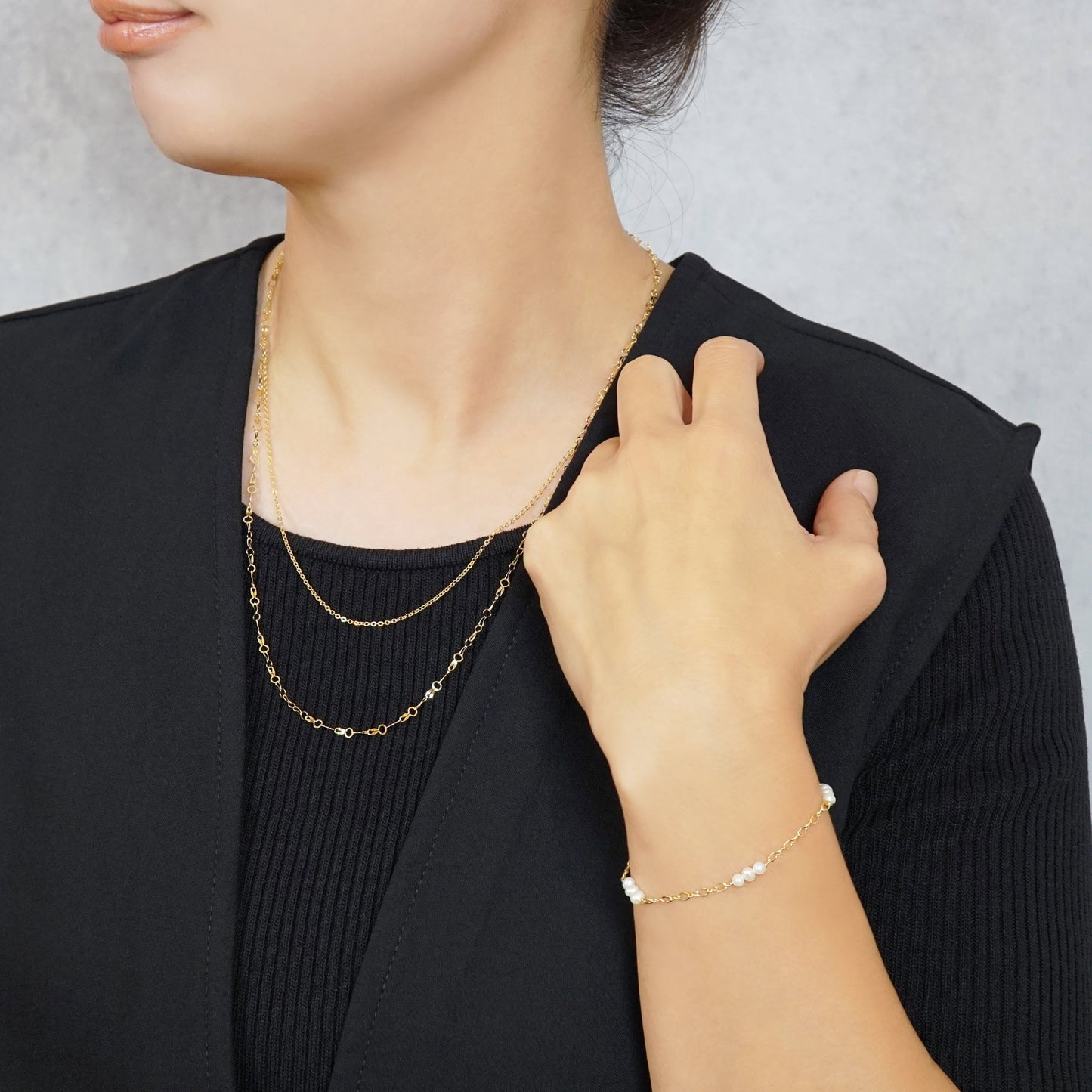 [WEB and Some Store Only] Gold Filled Freshwater Pearl Bracelet - Model Image