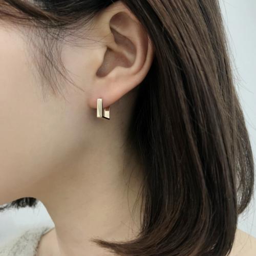 18K/10K Yellow Gold Square Bridge Earrings - Model Image