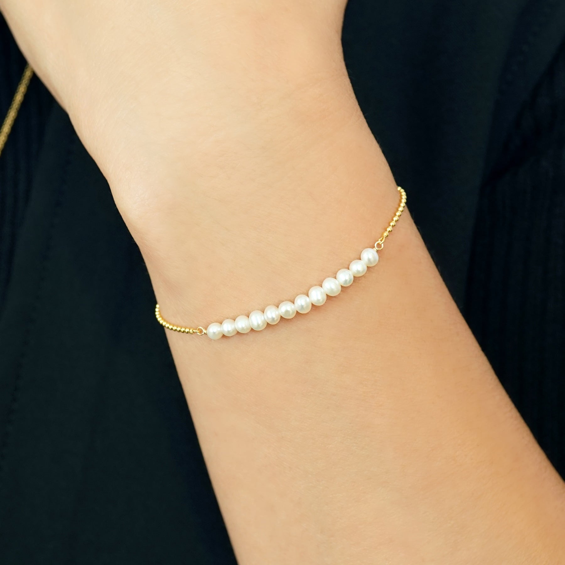 [WEB and Some Store Only] Gold Filled Freshwater Pearl Ball Chain Bracelet - Model Image