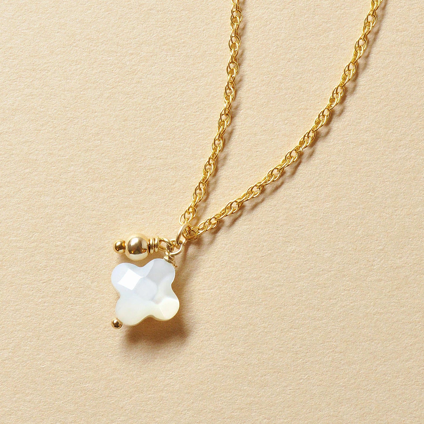 [WEB and Some Store Only] Gold Filled White Shell Flower Necklace - Product Image