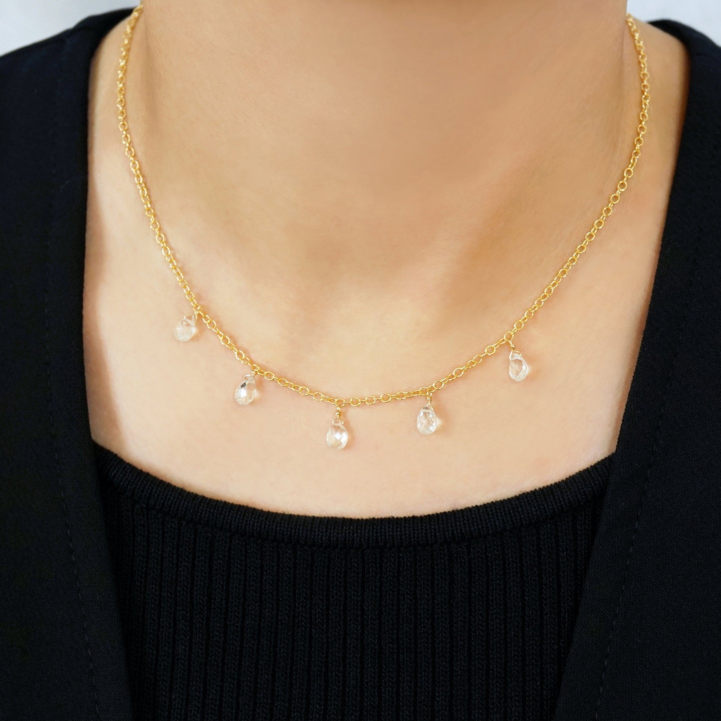 [WEB and Some Store Only] Gold Filled White Topaz Choker Necklace - Model Image