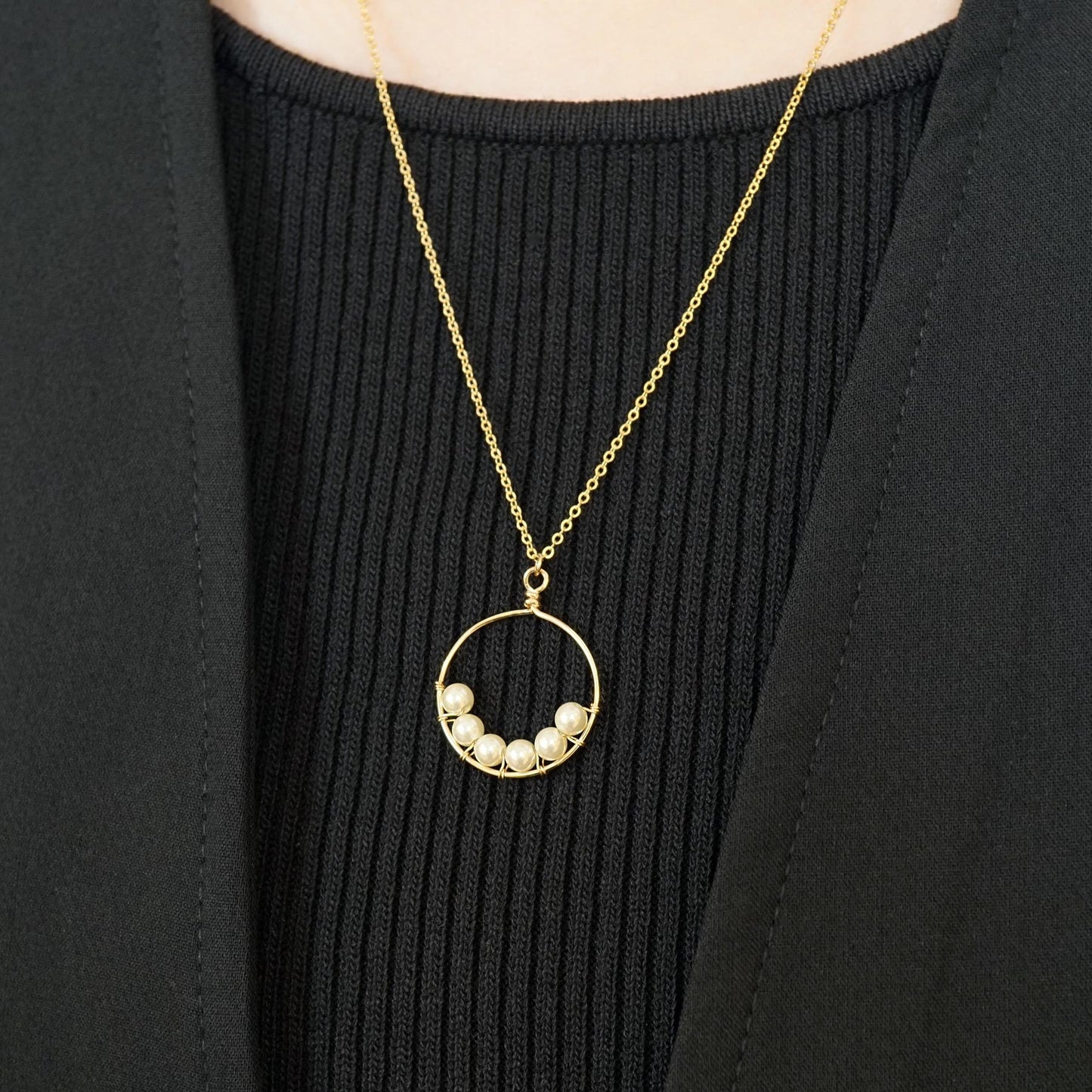 [WEB and Some Store Only] Gold Filled Plastic Pearl Circle Necklace - Model Image