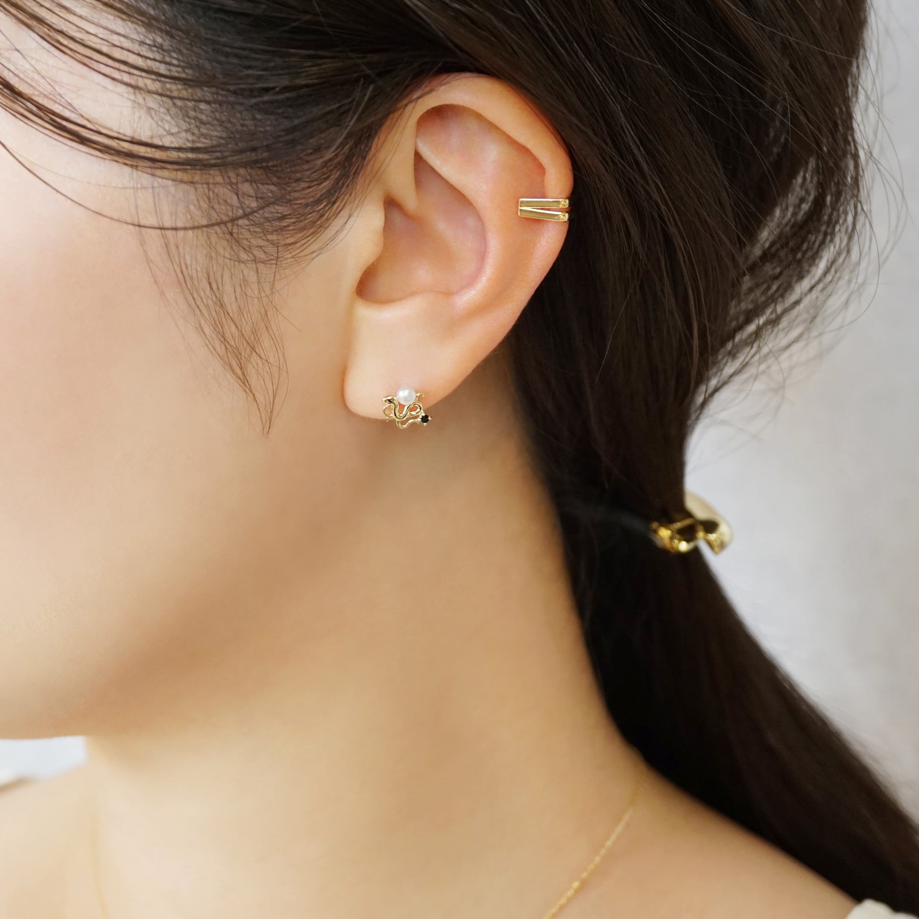 [Solo Earring] 18K/10K Ivy & Snake Single Earring (Yellow Gold) - Model Image