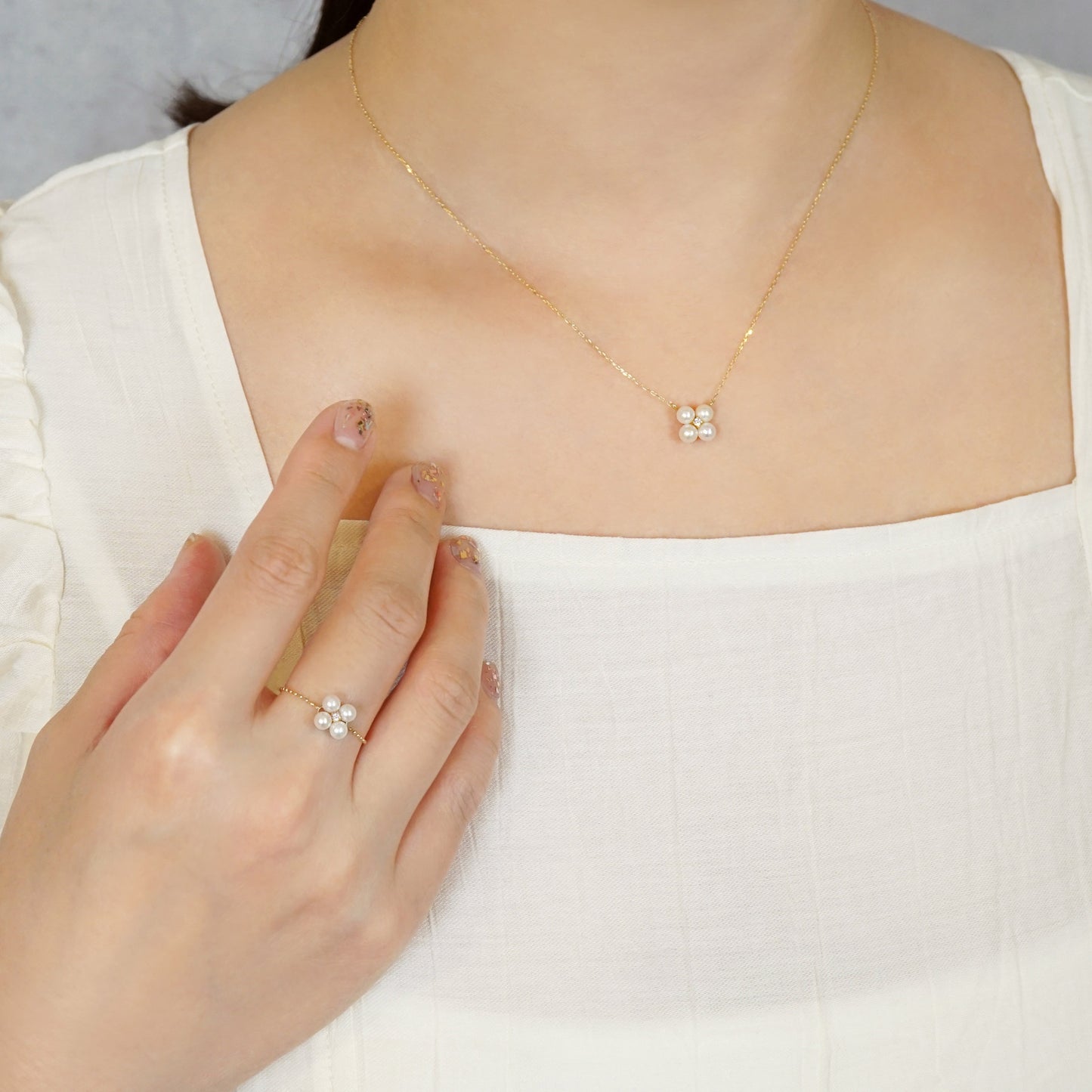 10K Diamond Pearl Clover Chain Ring (Yellow Gold) - Model Image