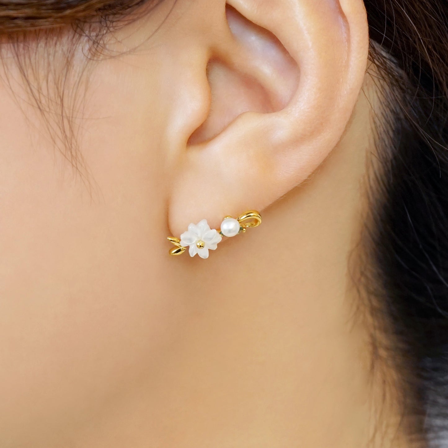 [Solo Earring] 10K / 925 Sterling Silver Jasmine Tea Single Earrings - Model Image