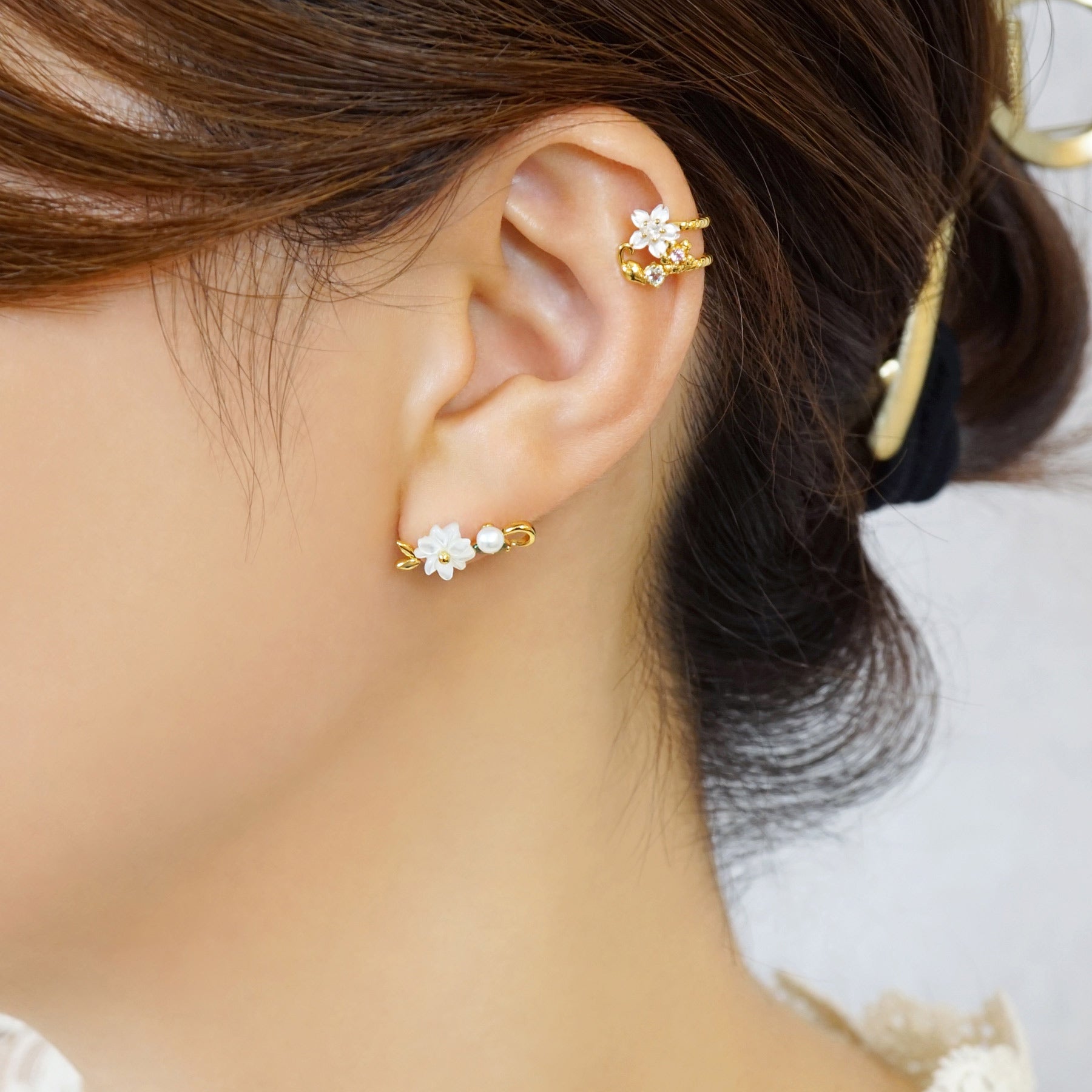 [Solo Earring] 10K / 925 Sterling Silver Jasmine Tea Single Earrings - Model Image