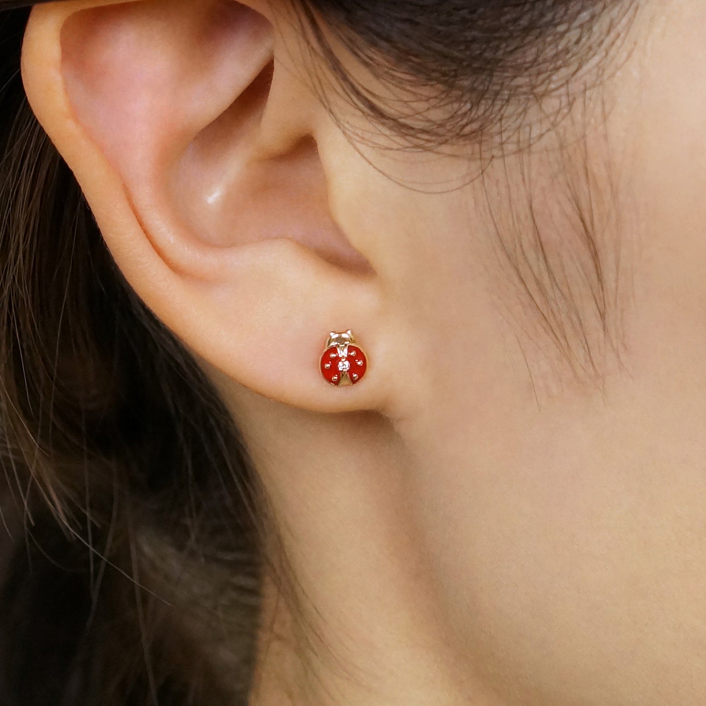 [GARDEN] 18K/10K Diamond Ladybug Single Earring (Yellow Gold) - Model Image