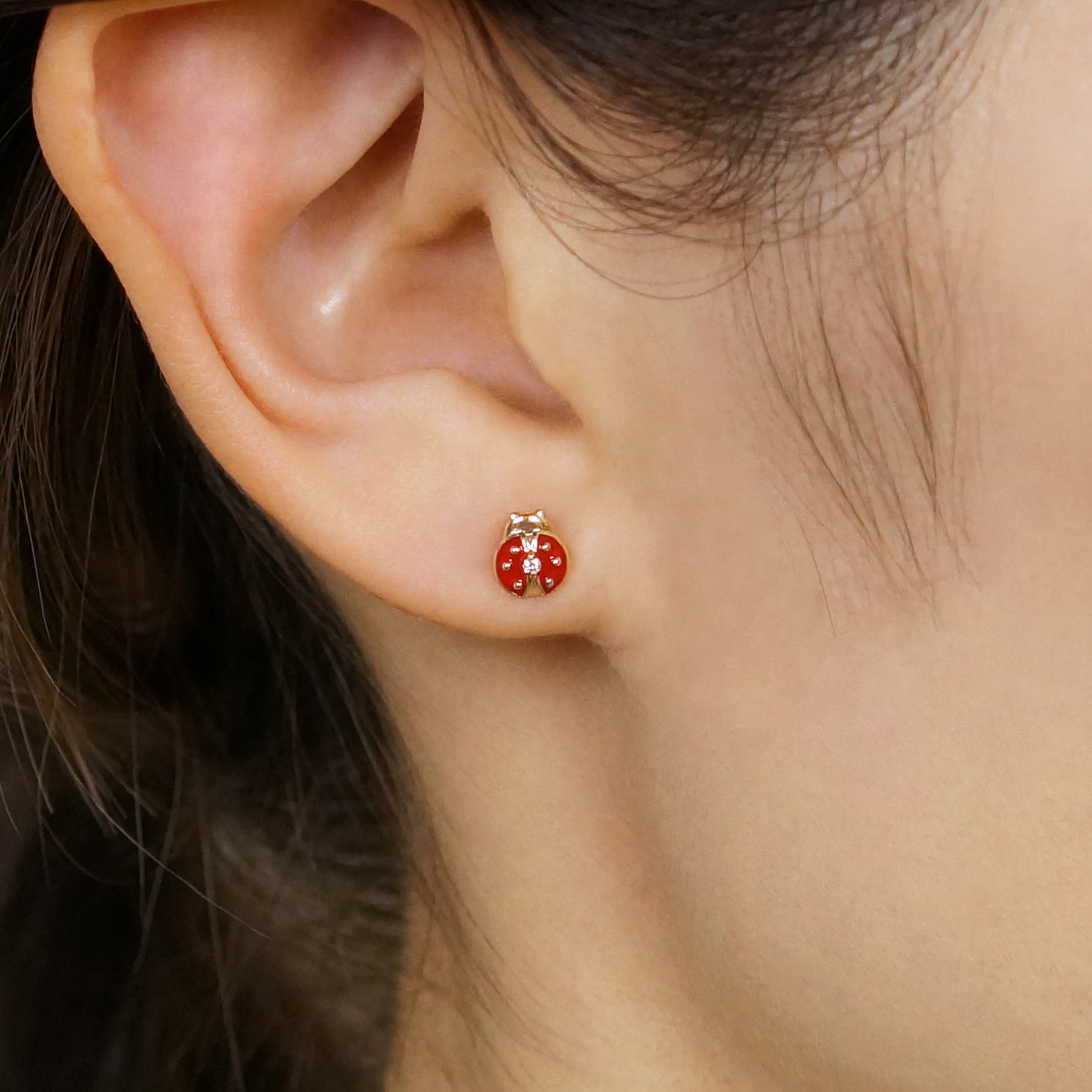 [GARDEN] 18K/10K Diamond Ladybug Single Earring (Yellow Gold) - Model Image