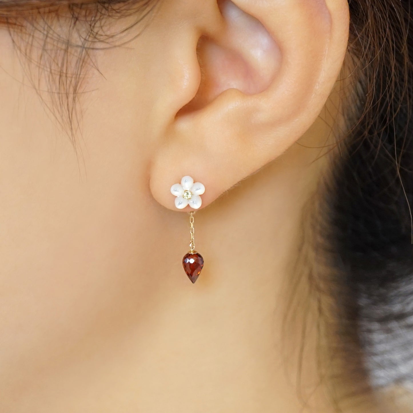 [Solo Earring] 18K/10K Strawberry Tea Single Earring (Yellow Gold) - Model Image