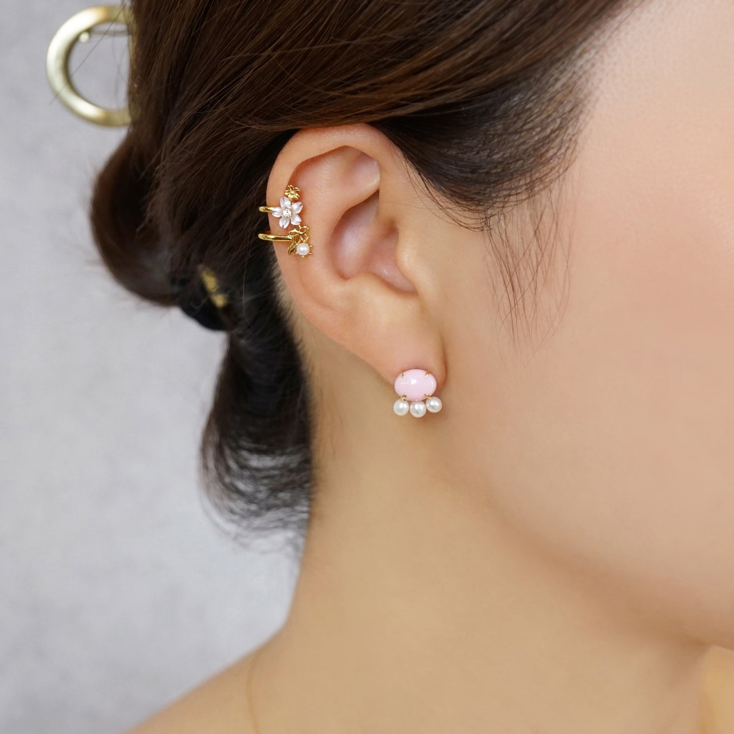 18K/10K Conch Shell Macaron Earrings (Yellow Gold) - Model Image