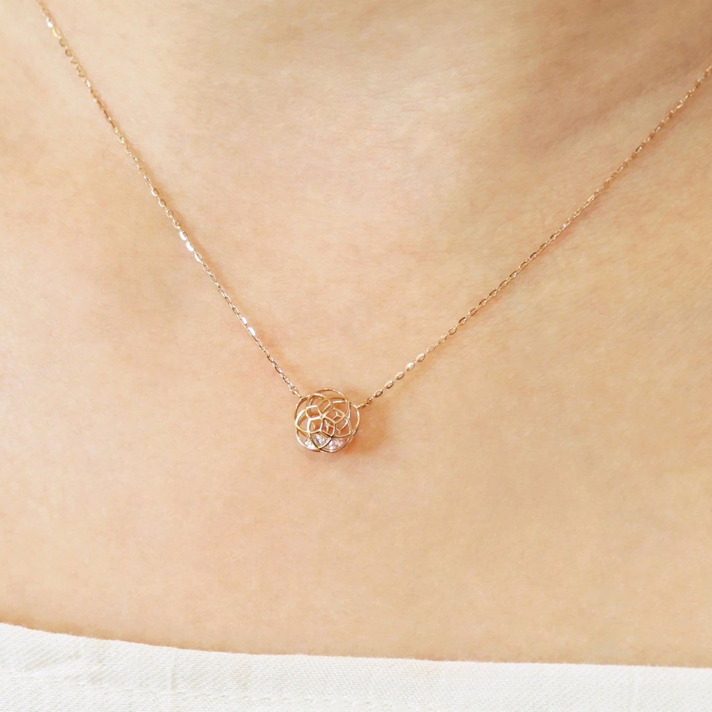 [Pannier] 10K Limited Edition Necklace [Cherry Blossoms] (Rose Gold) - Model Image