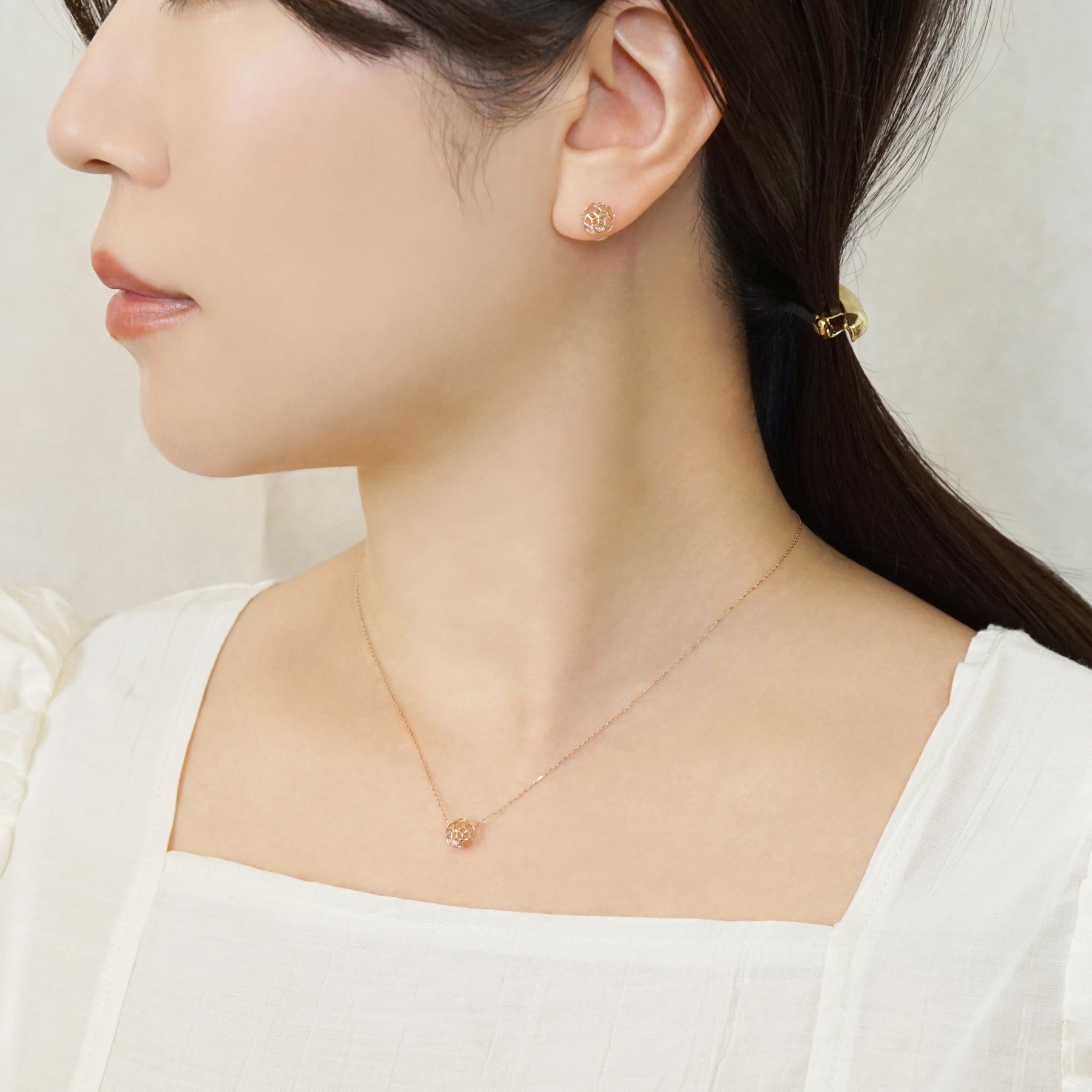 [Pannier] 10K Limited Edition Necklace [Cherry Blossoms] (Rose Gold) - Model Image