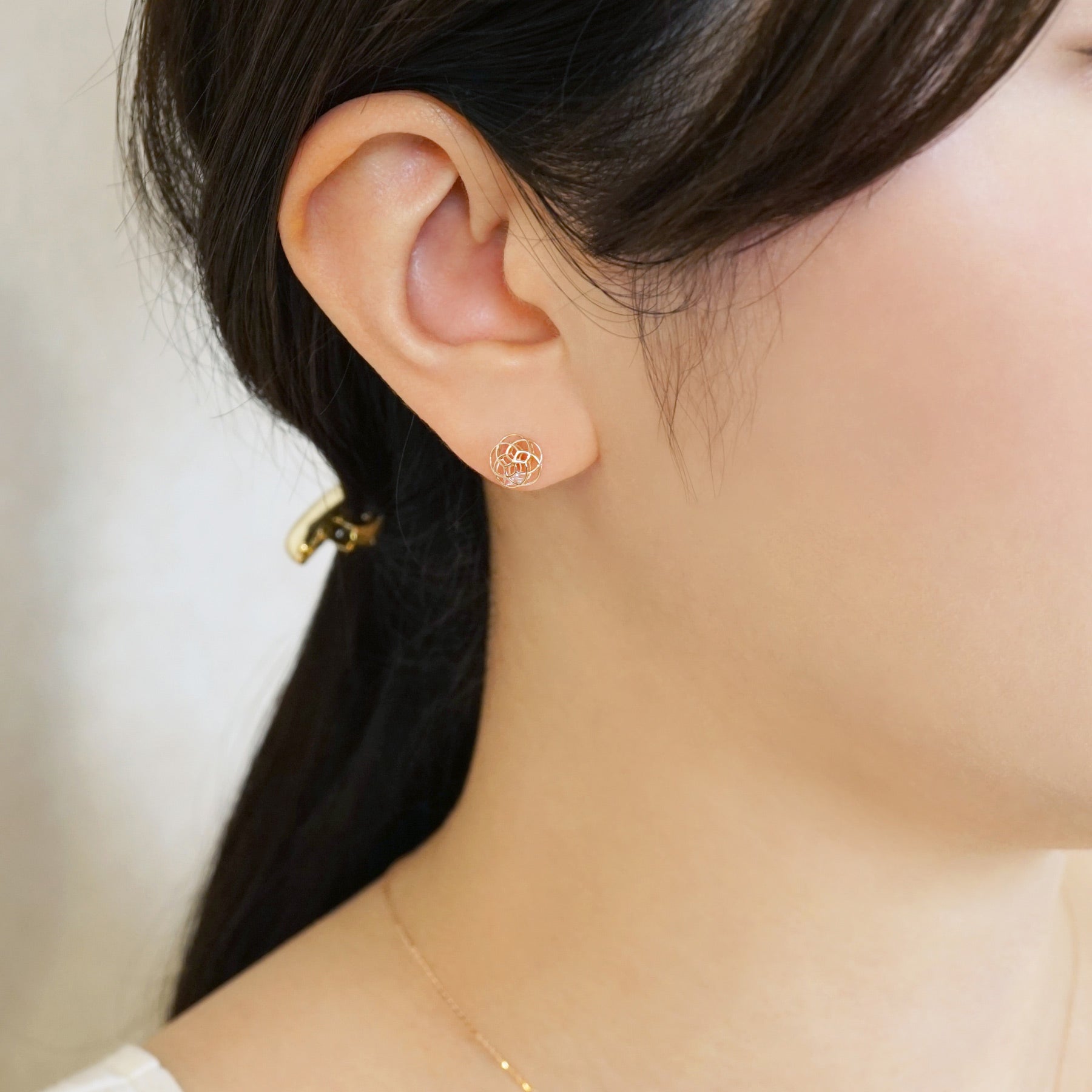 [Pannier] 18K/10K Limited Edition Freshwater Pearl Earrings [Cherry Blossoms] (Rose Gold) - Model Image