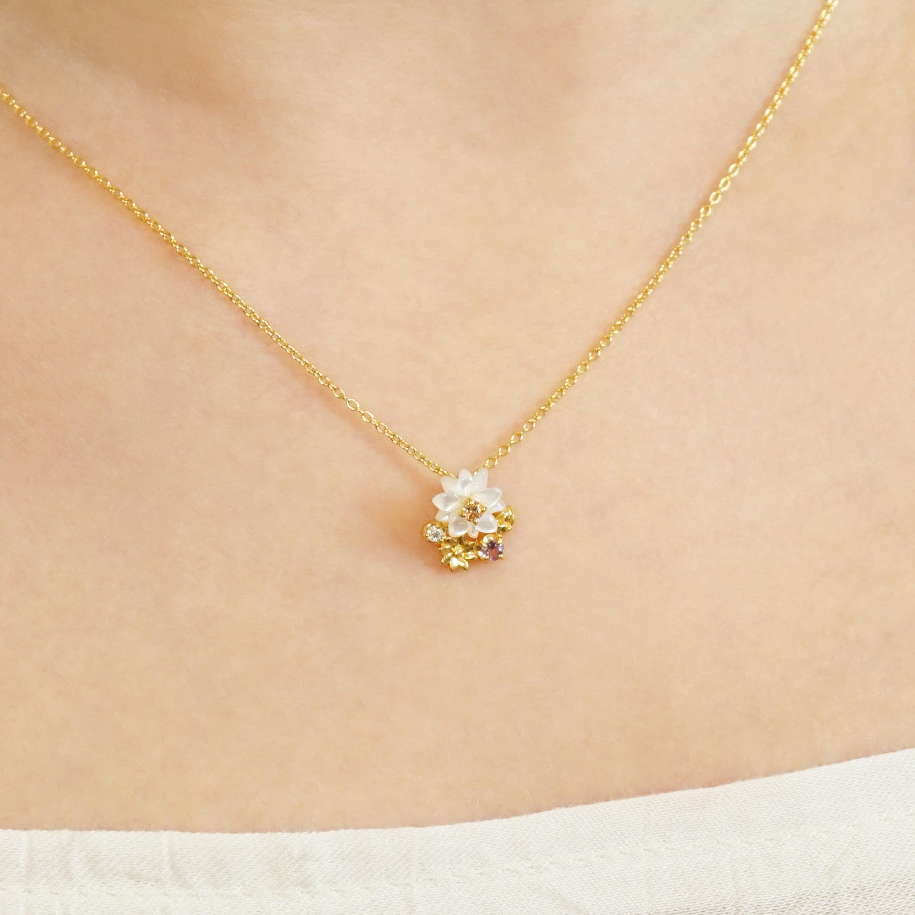 [Birth Flower Jewelry] February - Margaret Necklace (925 Sterling Silver) - Model Image