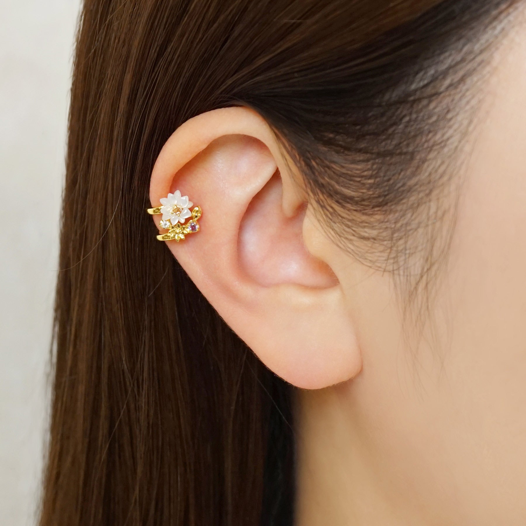 [Birth Flower Jewelry] February - Margaret Ear Cuff (925 Sterling Silver) - Model Image