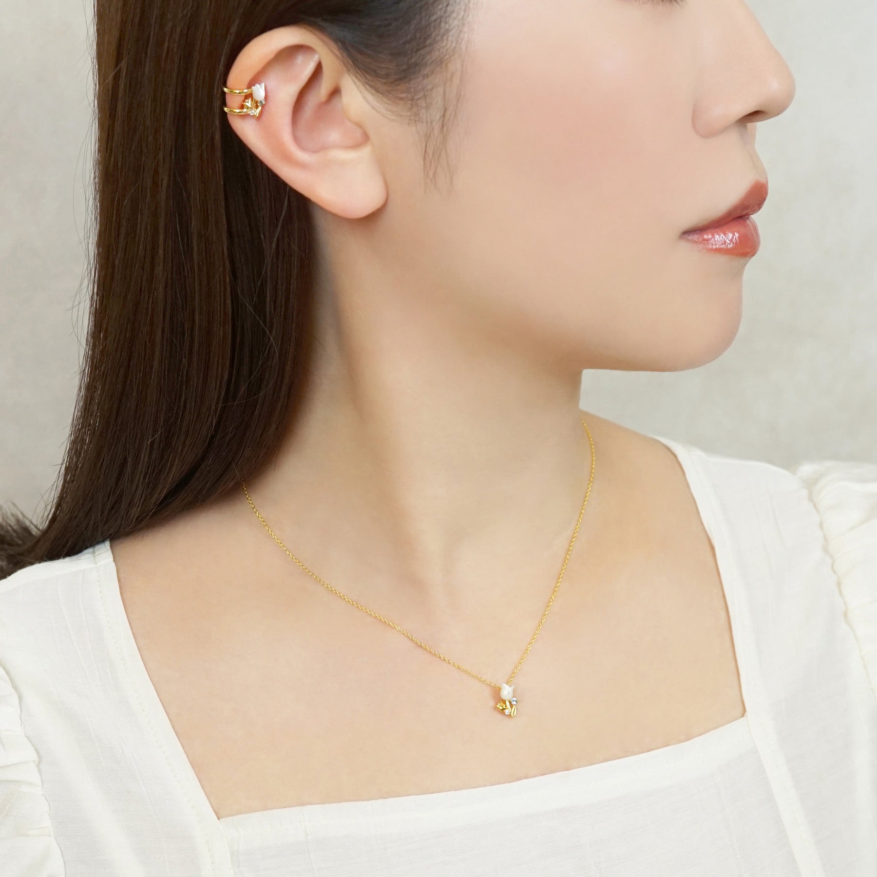 [Birth Flower Jewelry] March - Tulip Necklace (925 Sterling Silver) - Model Image