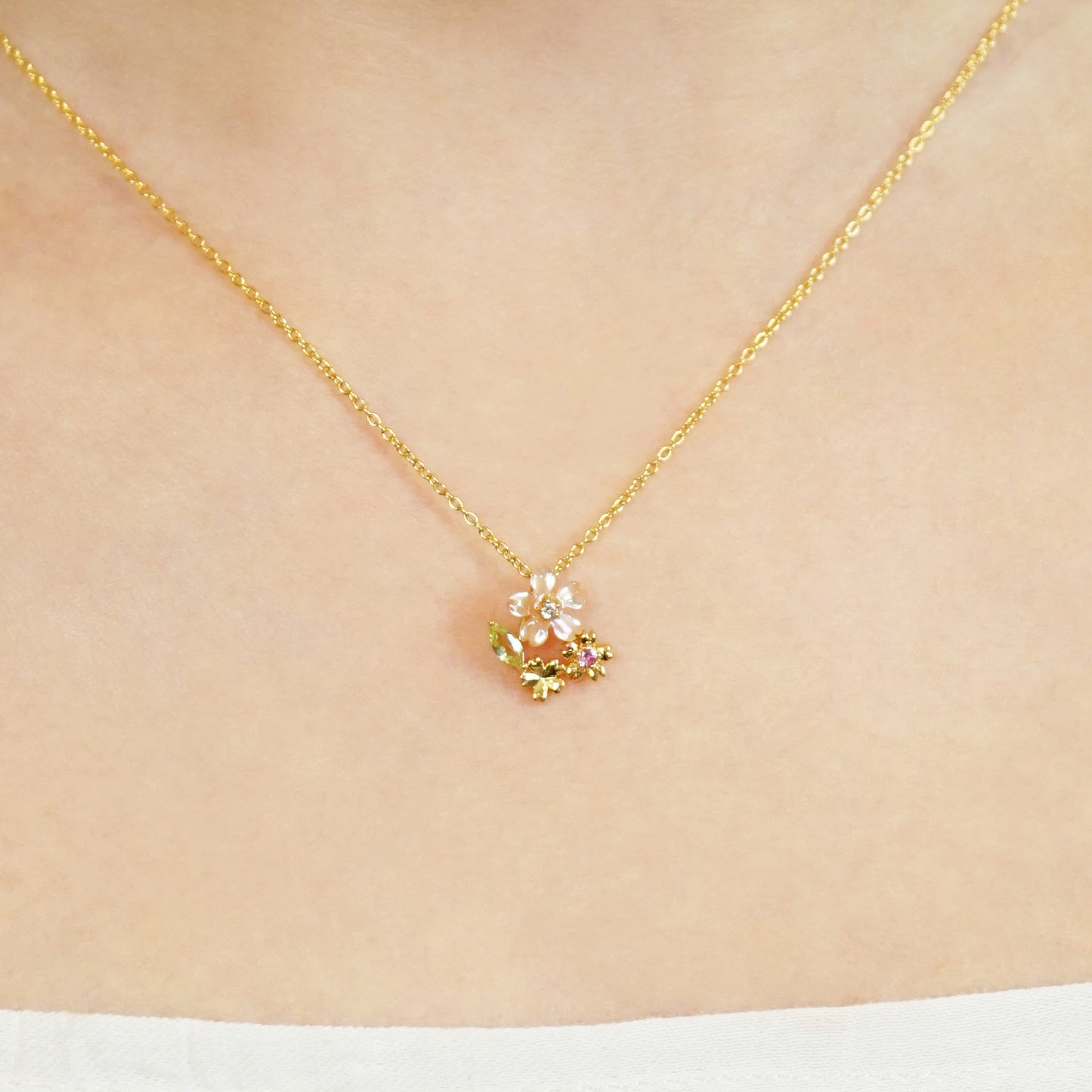 [Birth Flower Jewelry] April - Cherry Blossoms Necklace (925 Sterling Silver) - Model Image