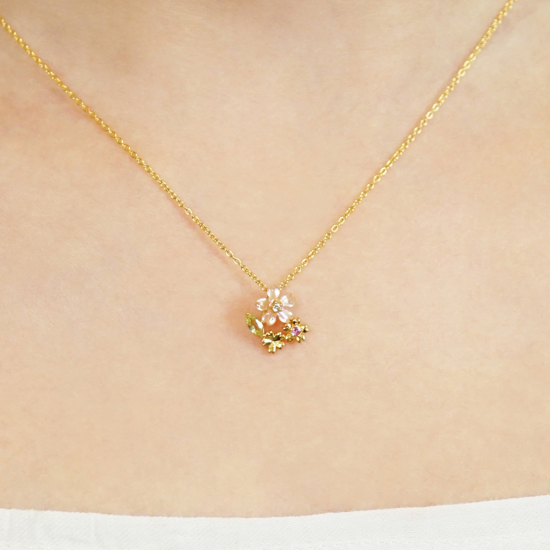 [Birth Flower Jewelry] April - Cherry Blossoms Necklace (925 Sterling Silver) - Model Image