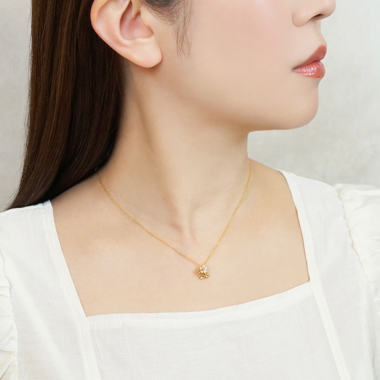 [Birth Flower Jewelry] April - Cherry Blossoms Necklace (925 Sterling Silver) - Model Image