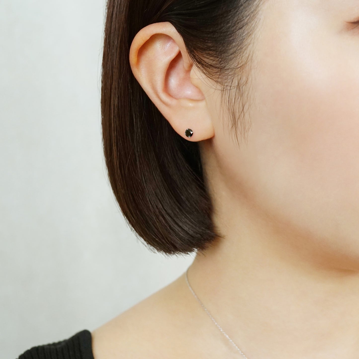 [Second Earrings] Platinum Black Cubic Zirconia Earrings - Model Image