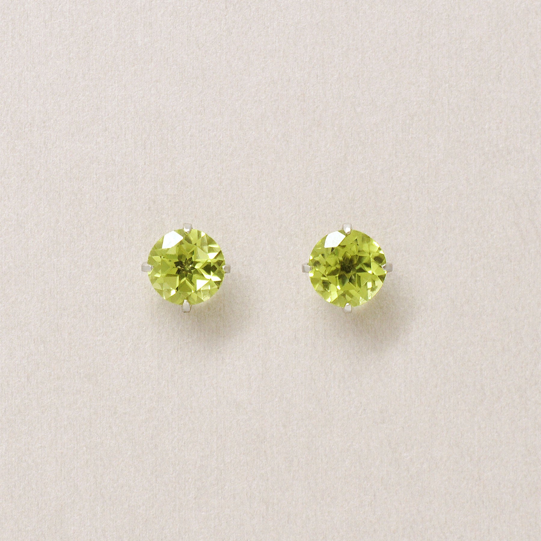 [Second Earrings] Platinum Peridot Earrings - Product Image