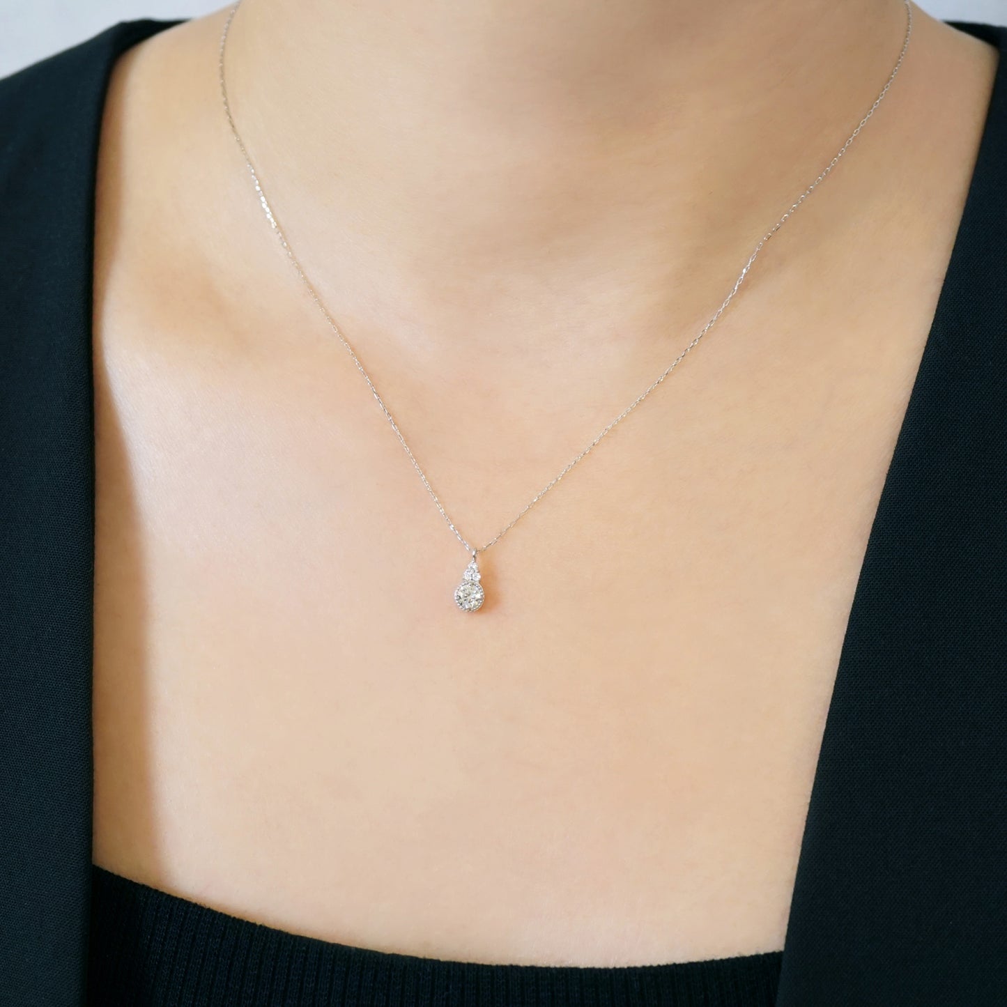 10K Moissanite Milgrain Shining Necklace (White Gold) - Model Image