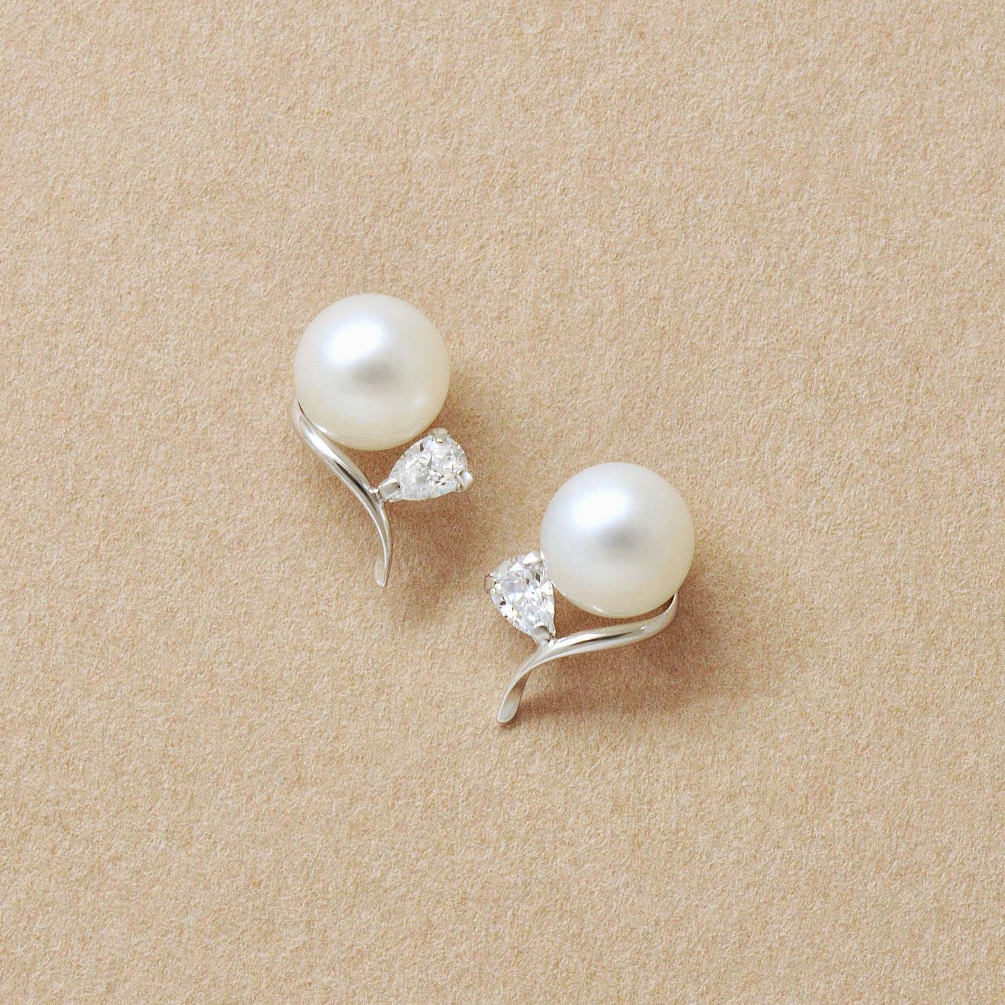 18K/10K Freshwater Pearl Glittering Twist Stud Earrings (White Gold) - Product Image