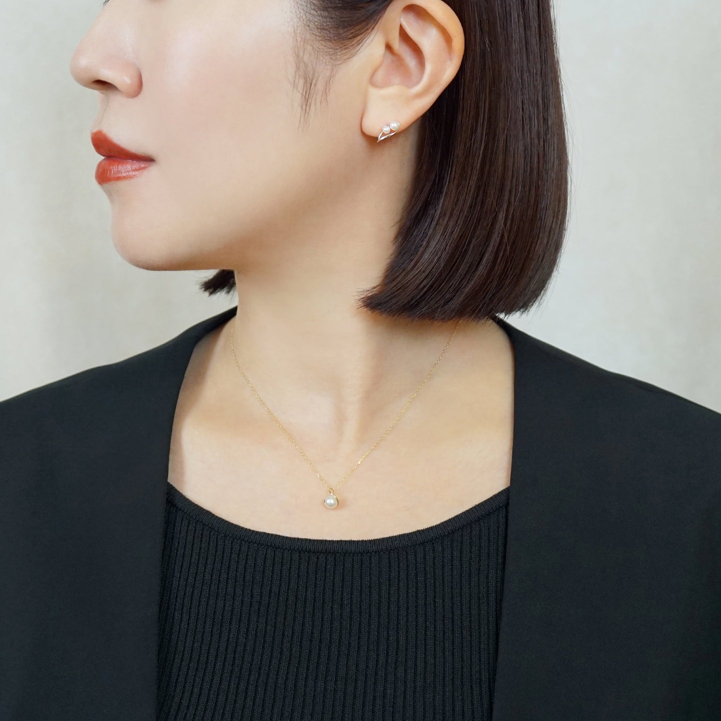 18K/10K Freshwater Pearl Twist Stud Earrings (White Gold) - Model Image