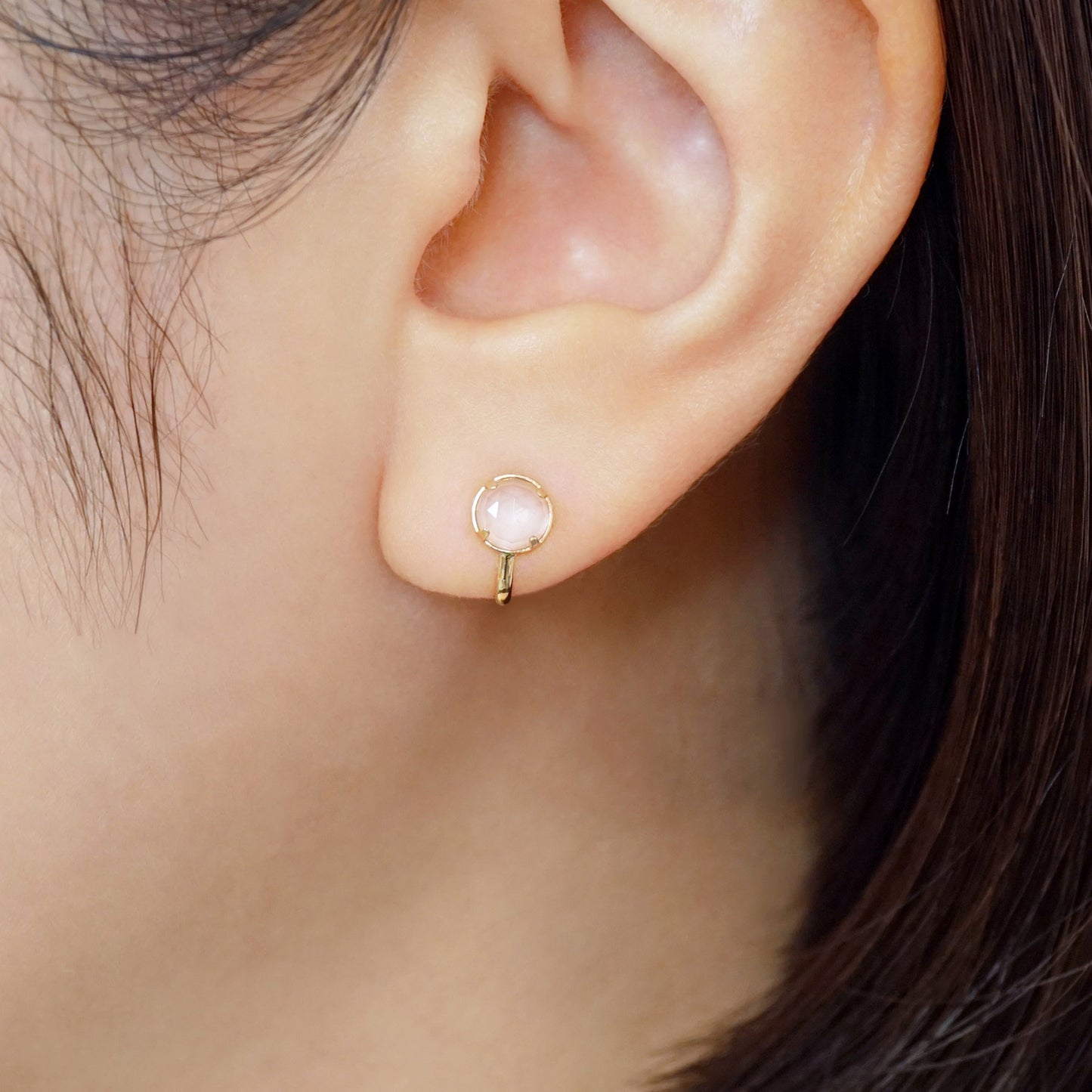 [Airy Clip-On Earrings] 10K Rose Quartz Earrings (Yellow Gold) - Model Image