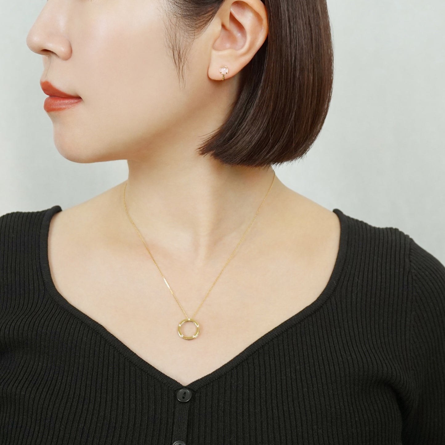 [Airy Clip-On Earrings] 10K Rose Quartz Earrings (Yellow Gold) - Model Image