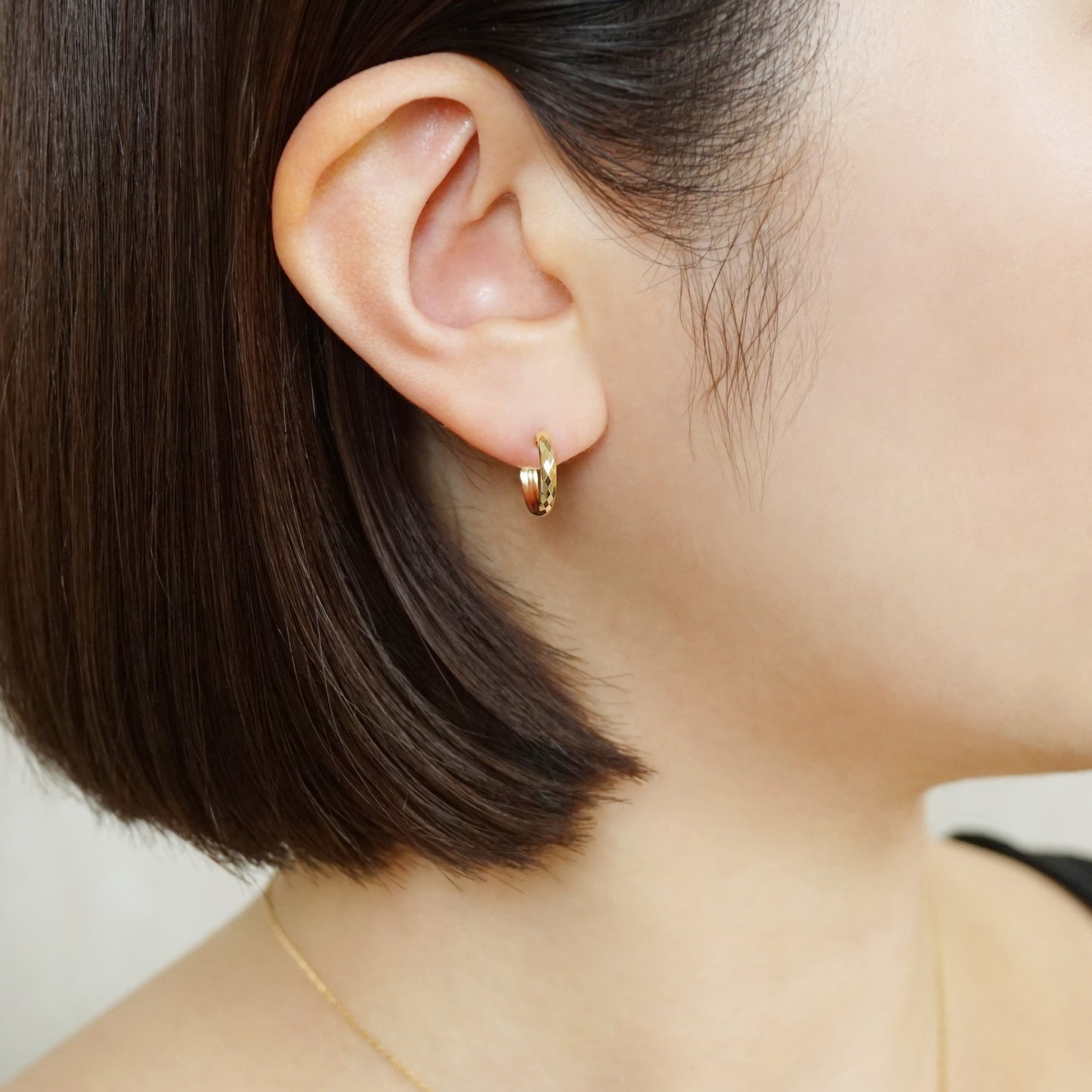 18K/10K Rhombus Pattern Hoop Earrings (Yellow Gold) - Model Image