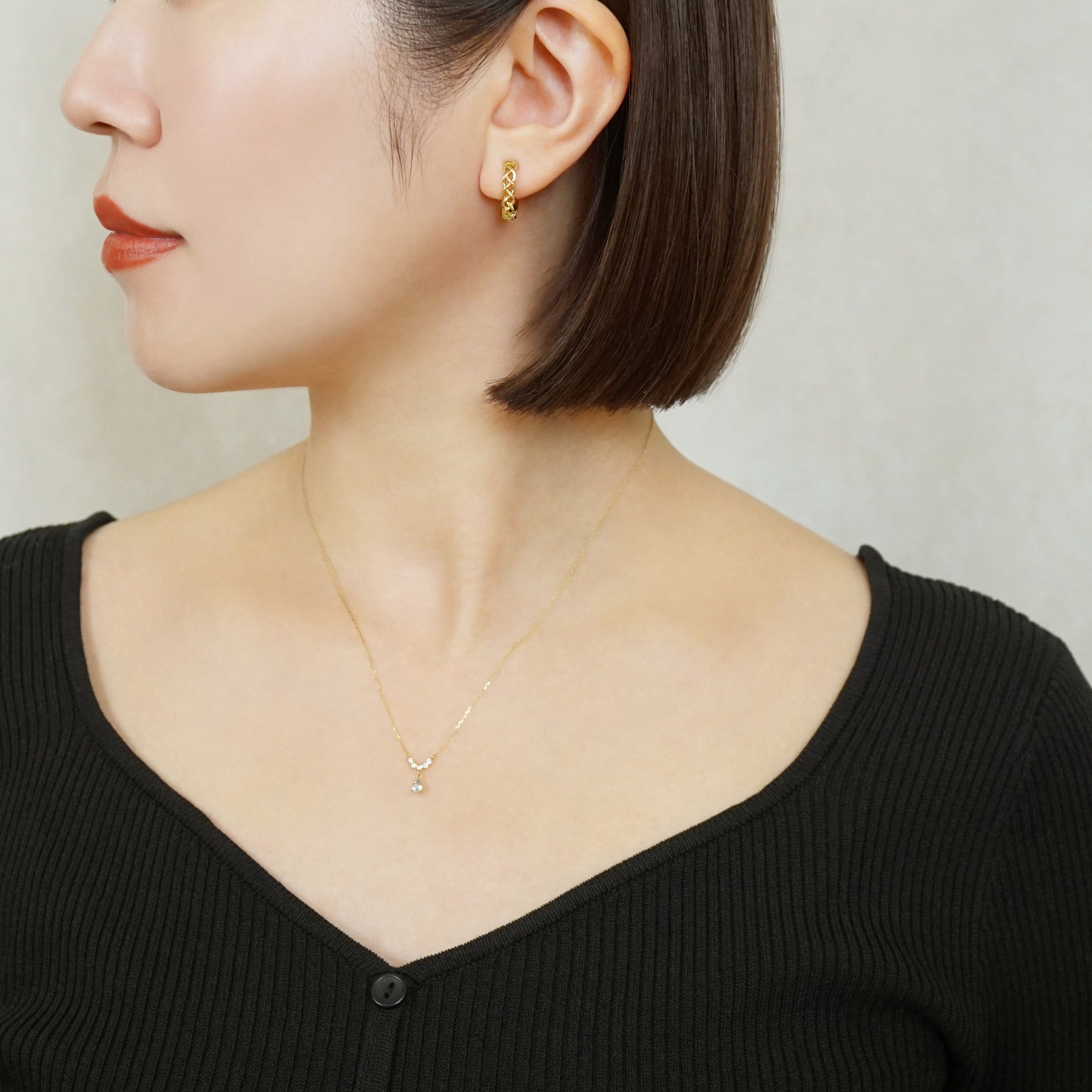 [Airy Clip-On Earrings] 925 Sterling Silver Reversible Hoop Earrings - Model Image