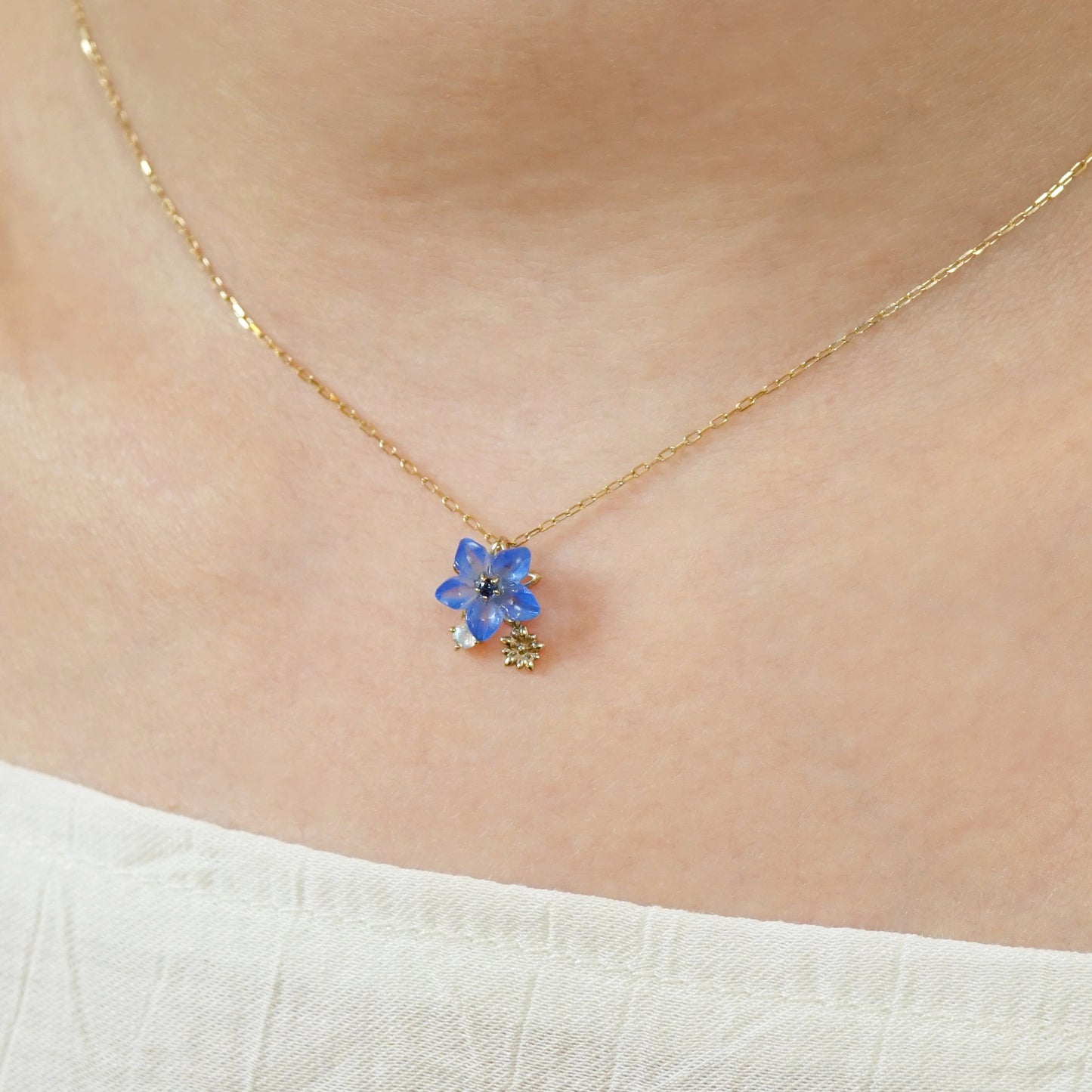 [Birth Flower Jewelry] September Gentian Necklace - Model Image