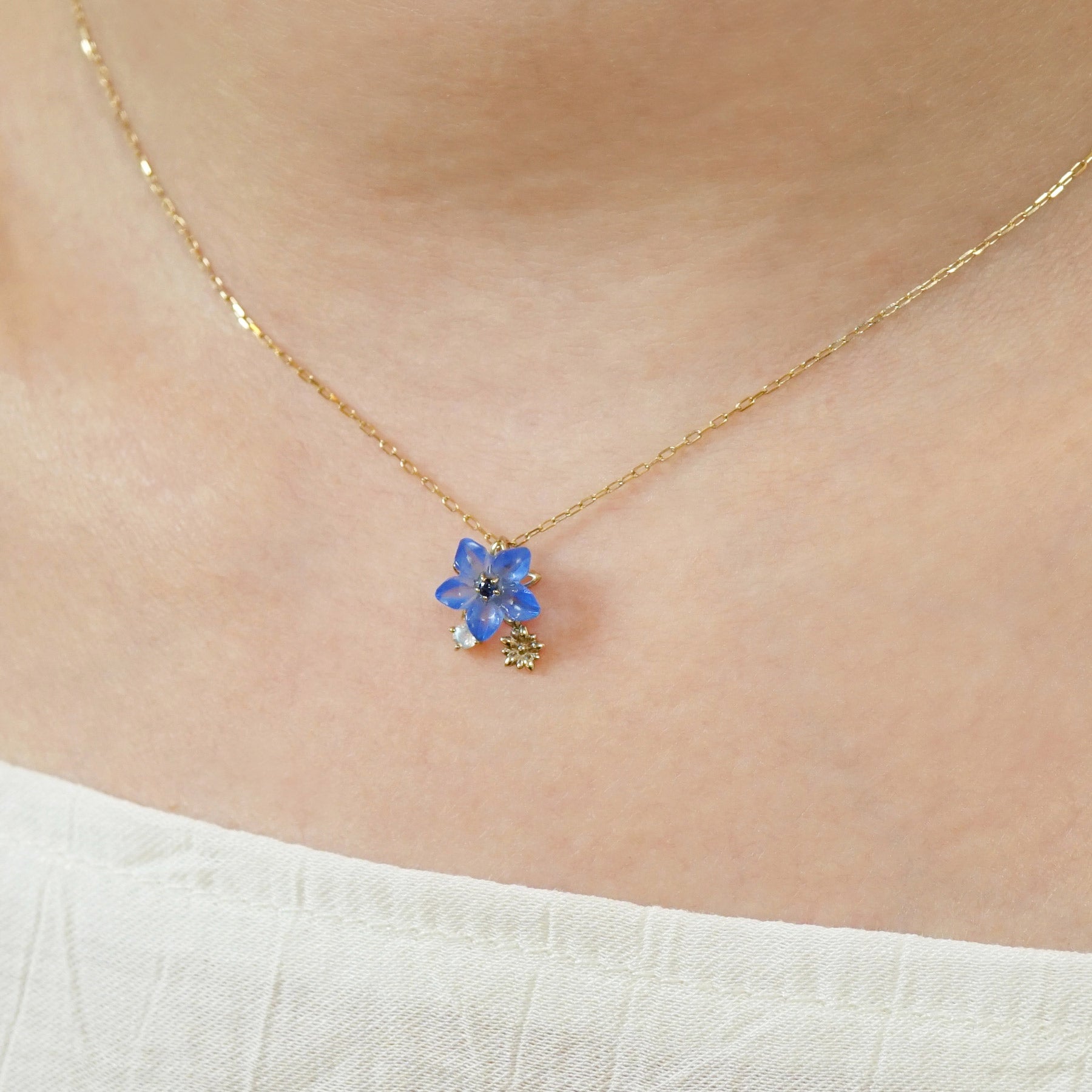 [Birth Flower Jewelry] September Gentian Necklace - Model Image