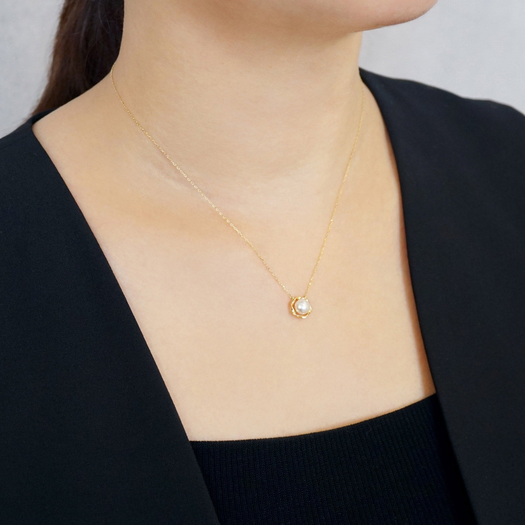 10K Freshwater Pearl Waving Circle Necklace (Yellow Gold) - Model Image