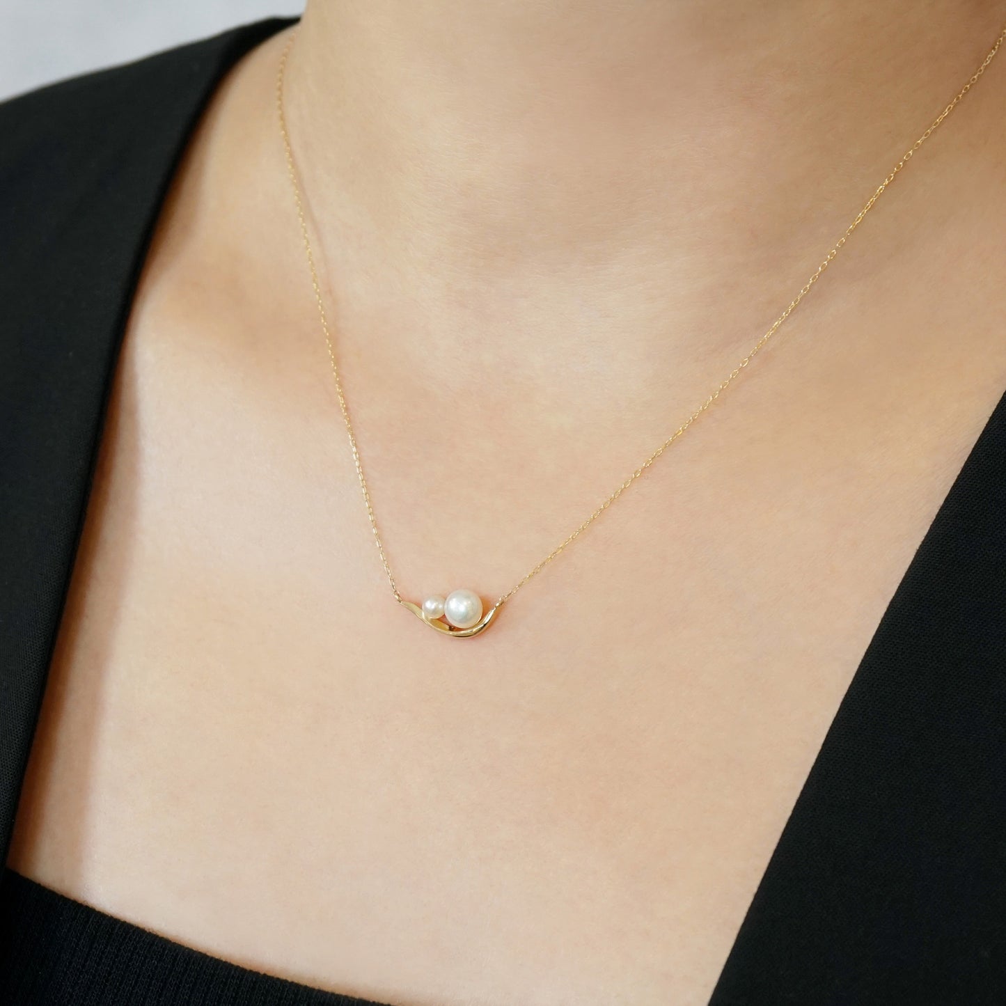 10K Freshwater Pearl Twisted Line Necklace (Yellow Gold) - Model Image