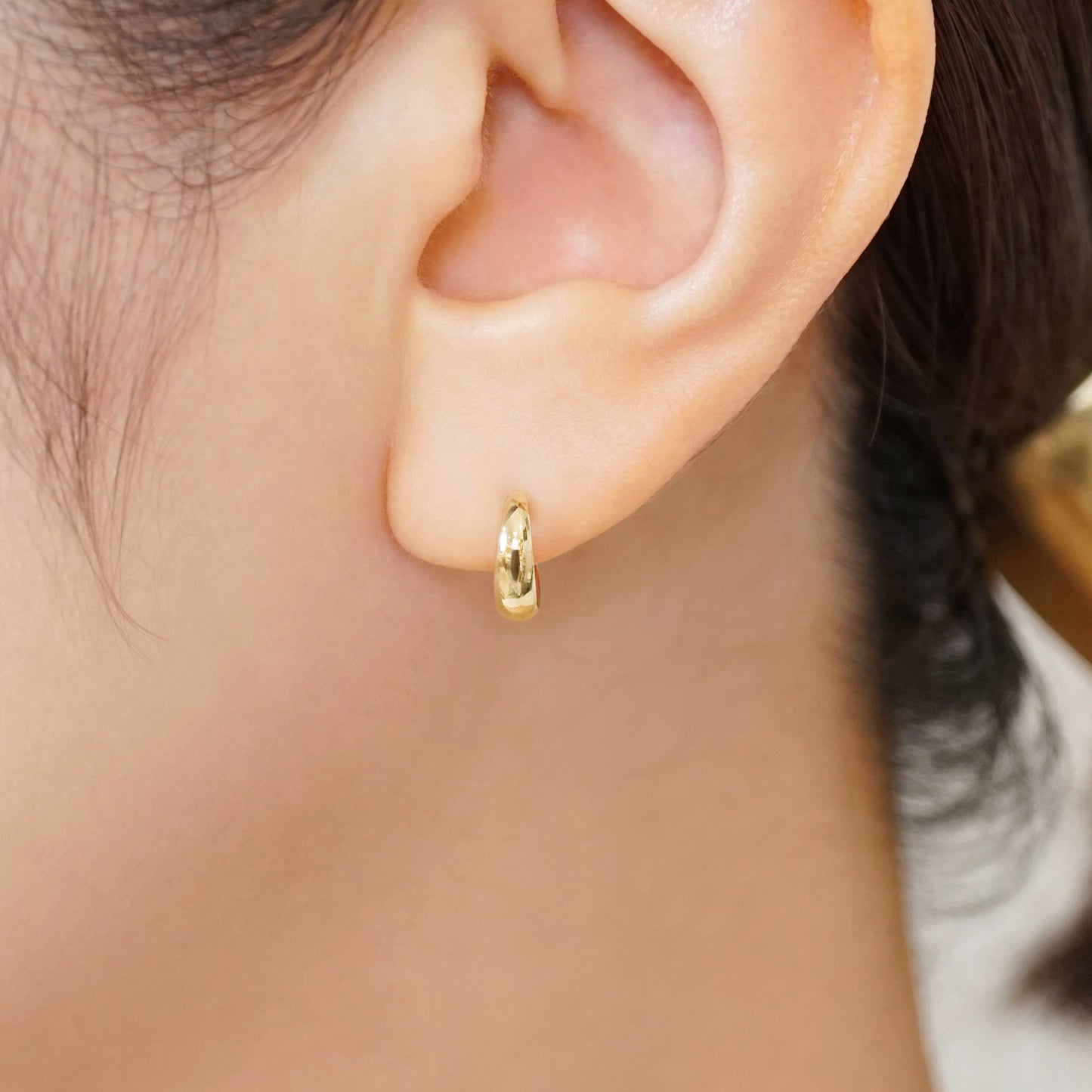 18K/10K Chunky Mini Hoop Earrings (Yellow Gold) - Model Image