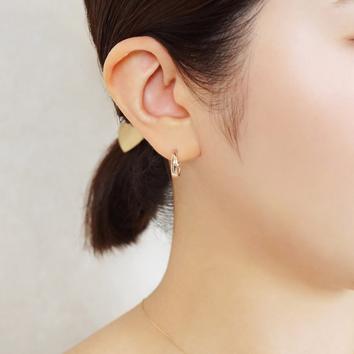 18K/10K Chunky Hoop Earrings (Rose Gold) - Model Image