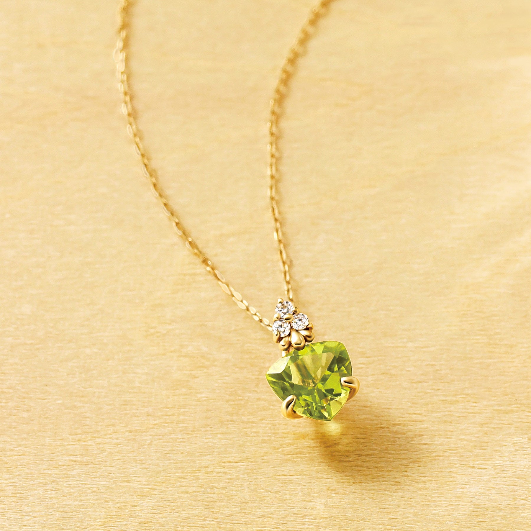 10K Trilliant Peridot Necklace (Yellow Gold) - Product Image