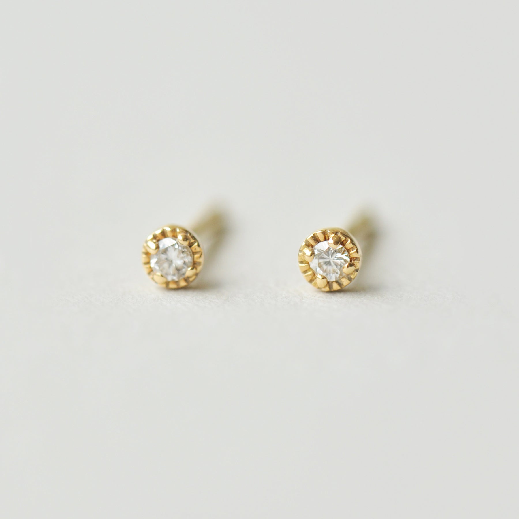 [Second Earrings] 18K Yellow Gold Diamond Milgrain Earrings 0.04ct - Product Image