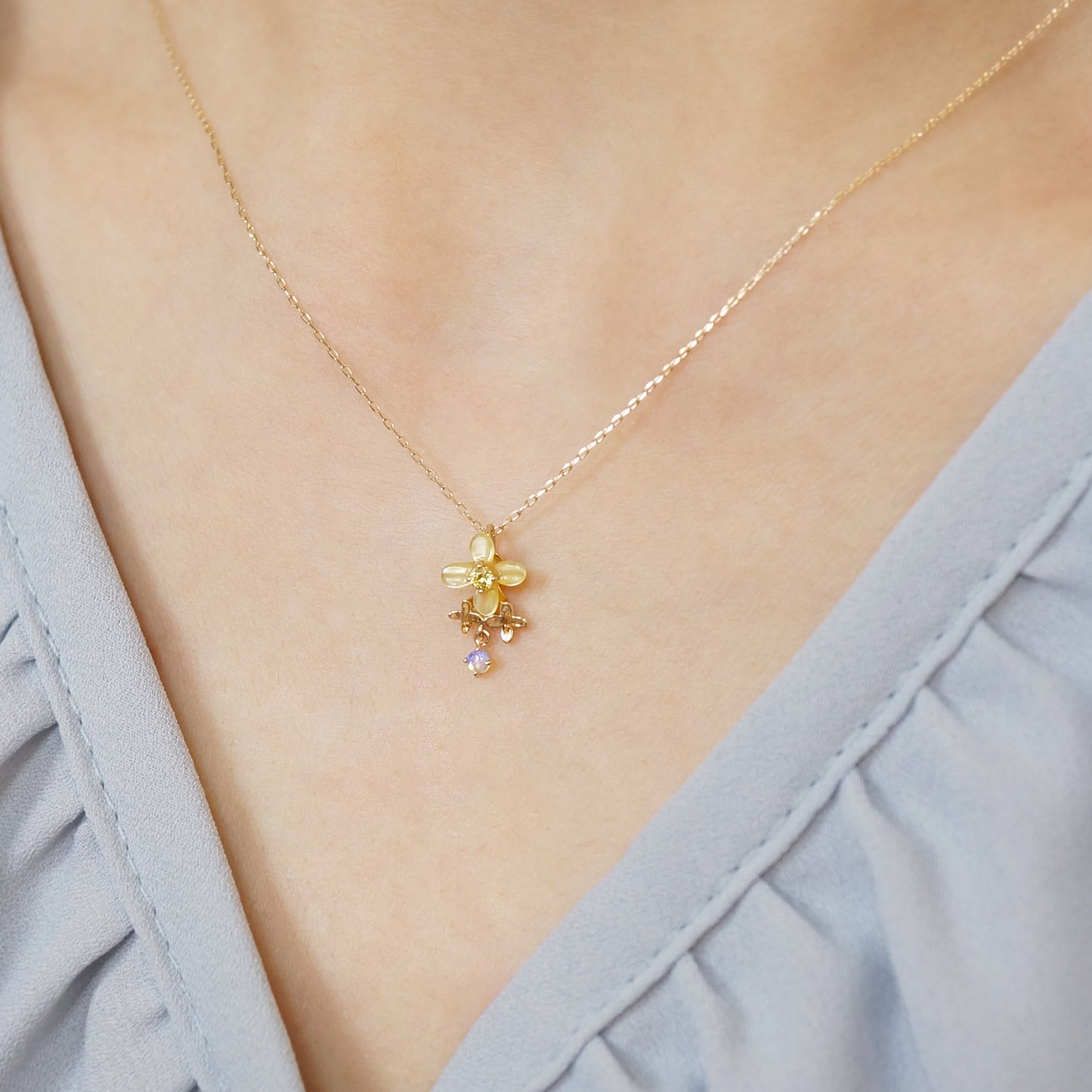 [Birth Flower Jewelry] October - Fragrant Olive Necklace (10K Yellow Gold) - Model Image